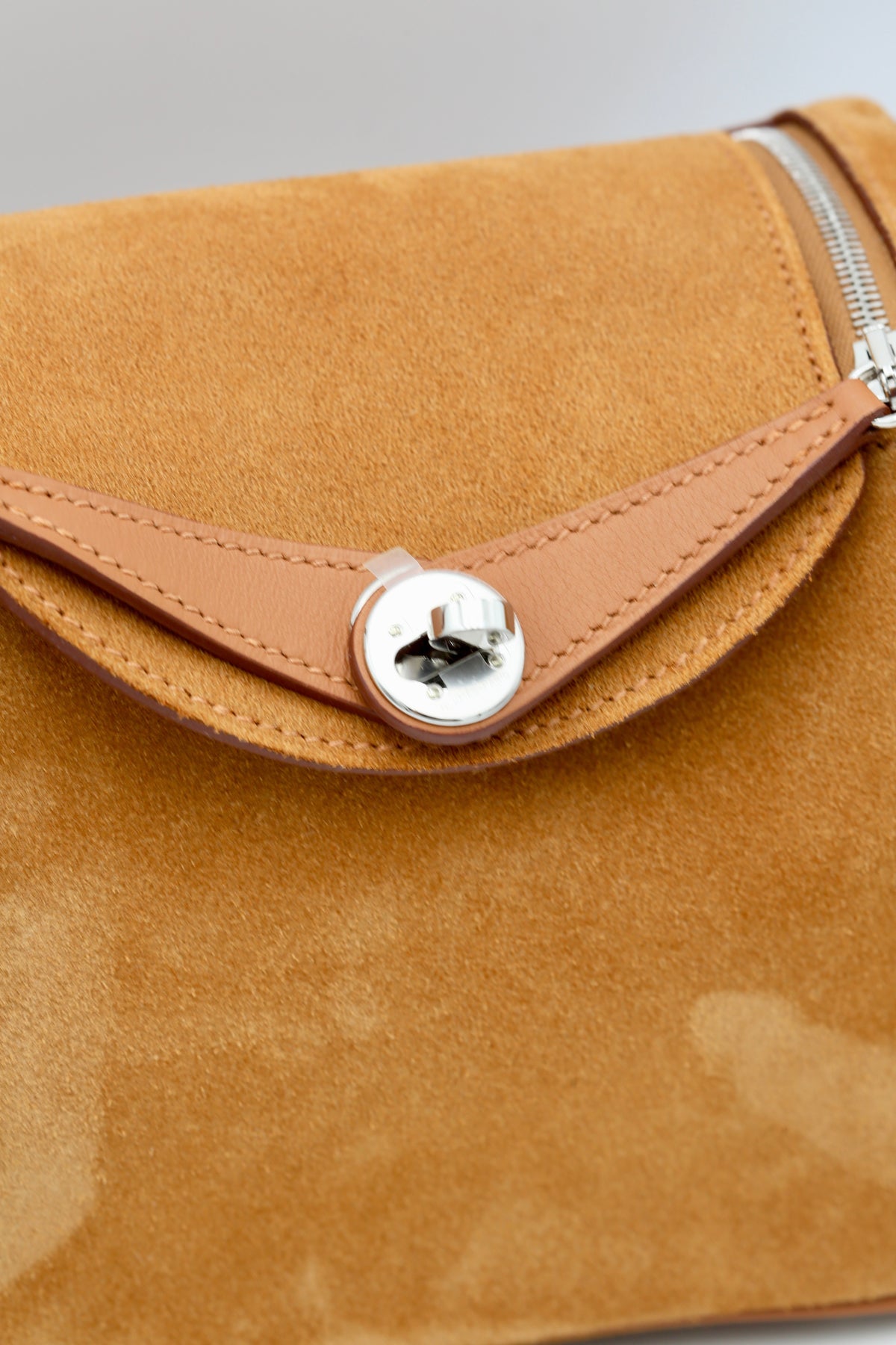 HERMÈS MINI LINDY GOLD GRIZZLY/SWIFT CALFSKIN CHAMOIS SILVER HARDWARE G STAMP