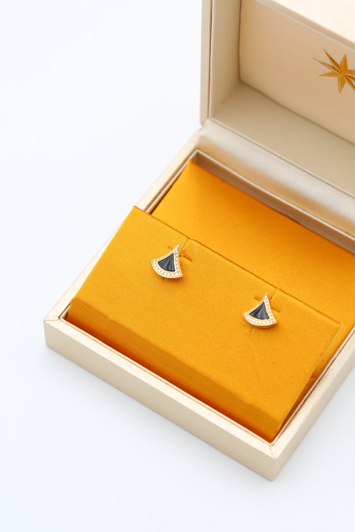 BVLGARI DIVA'S DREAM EARRINGS 18K YELLOW GOLD WITH DIAMONDS ONYX