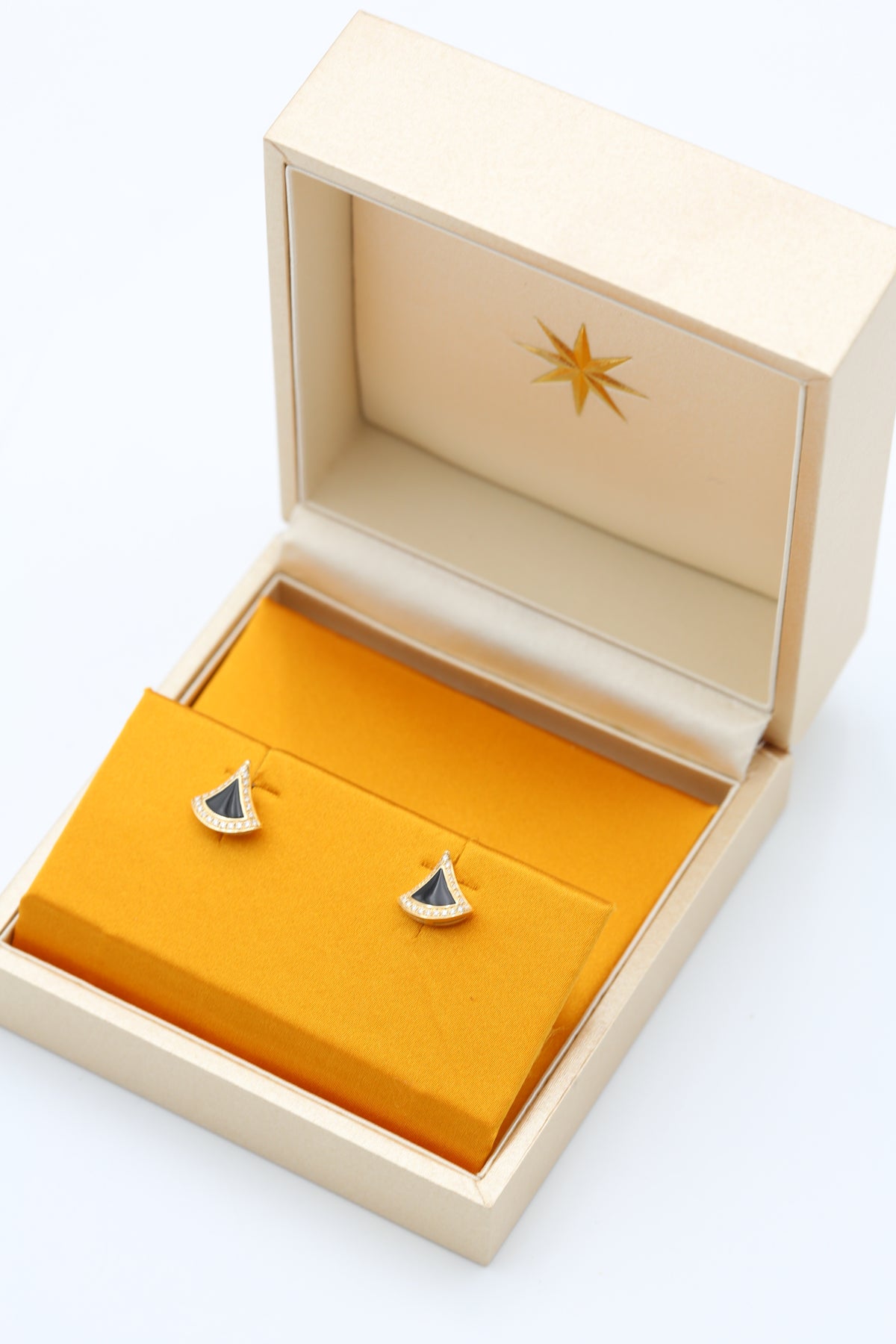 BVLGARI DIVA'S DREAM EARRINGS 18K YELLOW GOLD WITH DIAMONDS ONYX