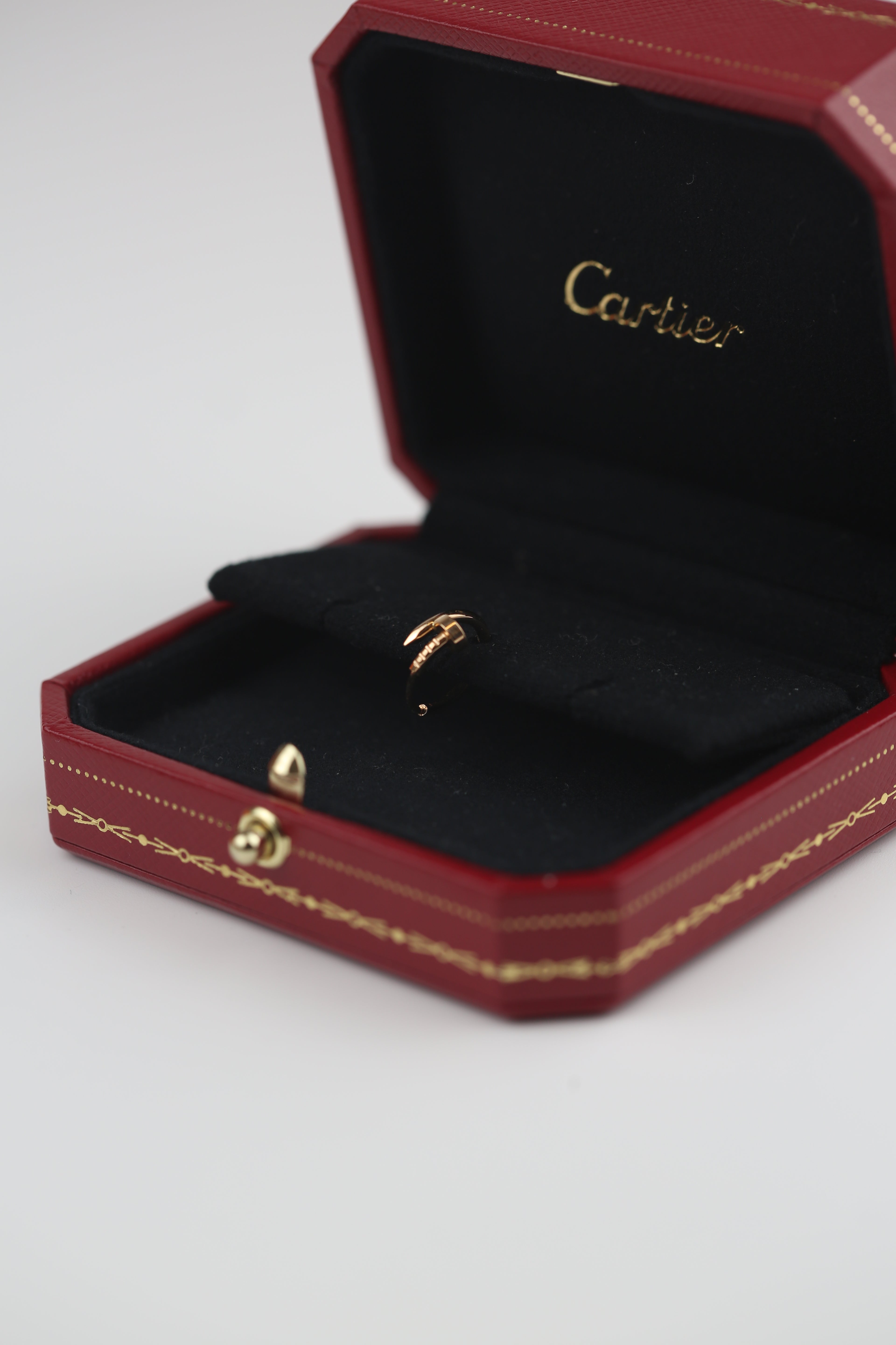 直営店【Cartier】Juste un Clou ピアス ミニモデル 4abeb4c04bdd5fb088e5bcb2f67f9b