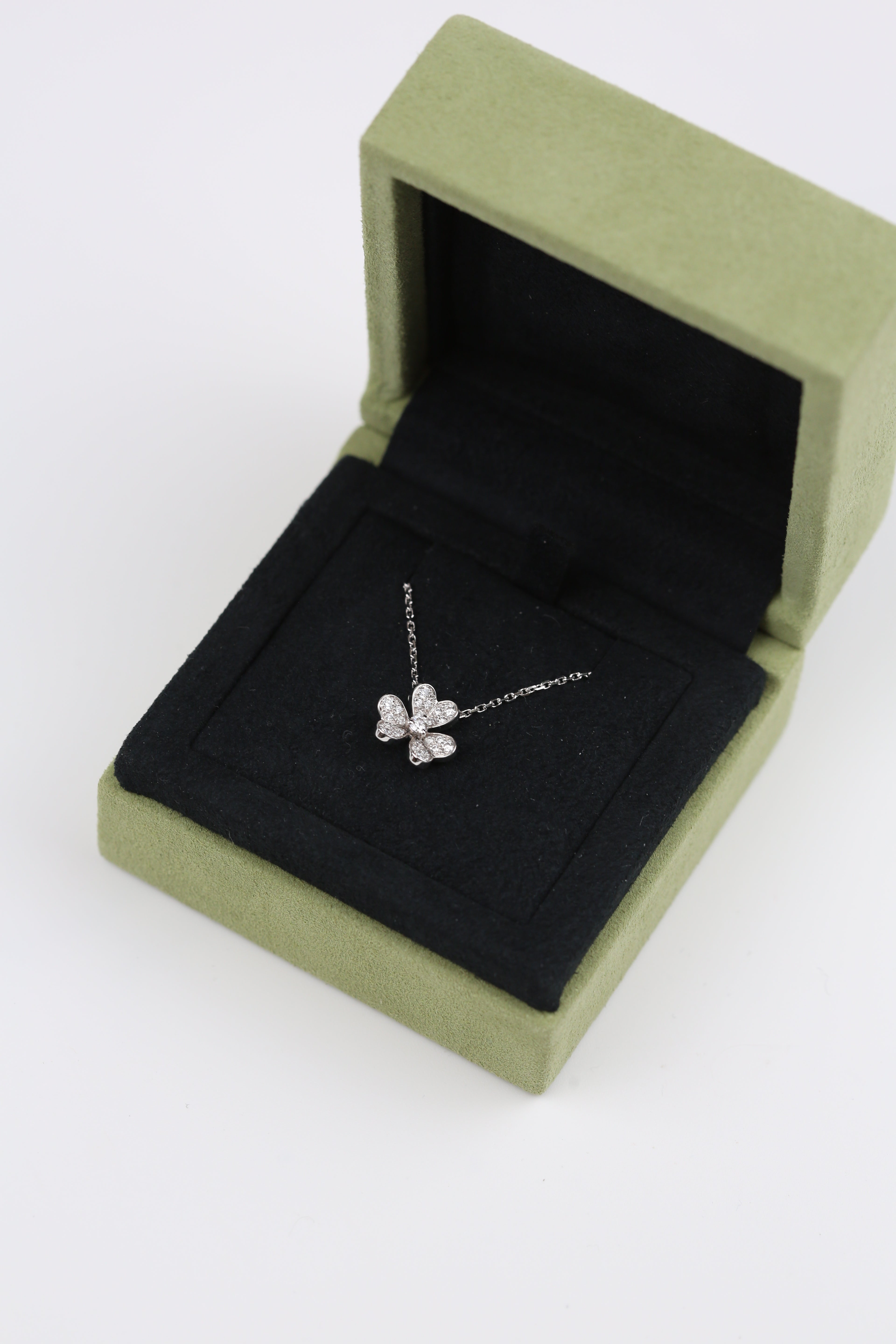 VCA Frivole pendant mini 18 white gold