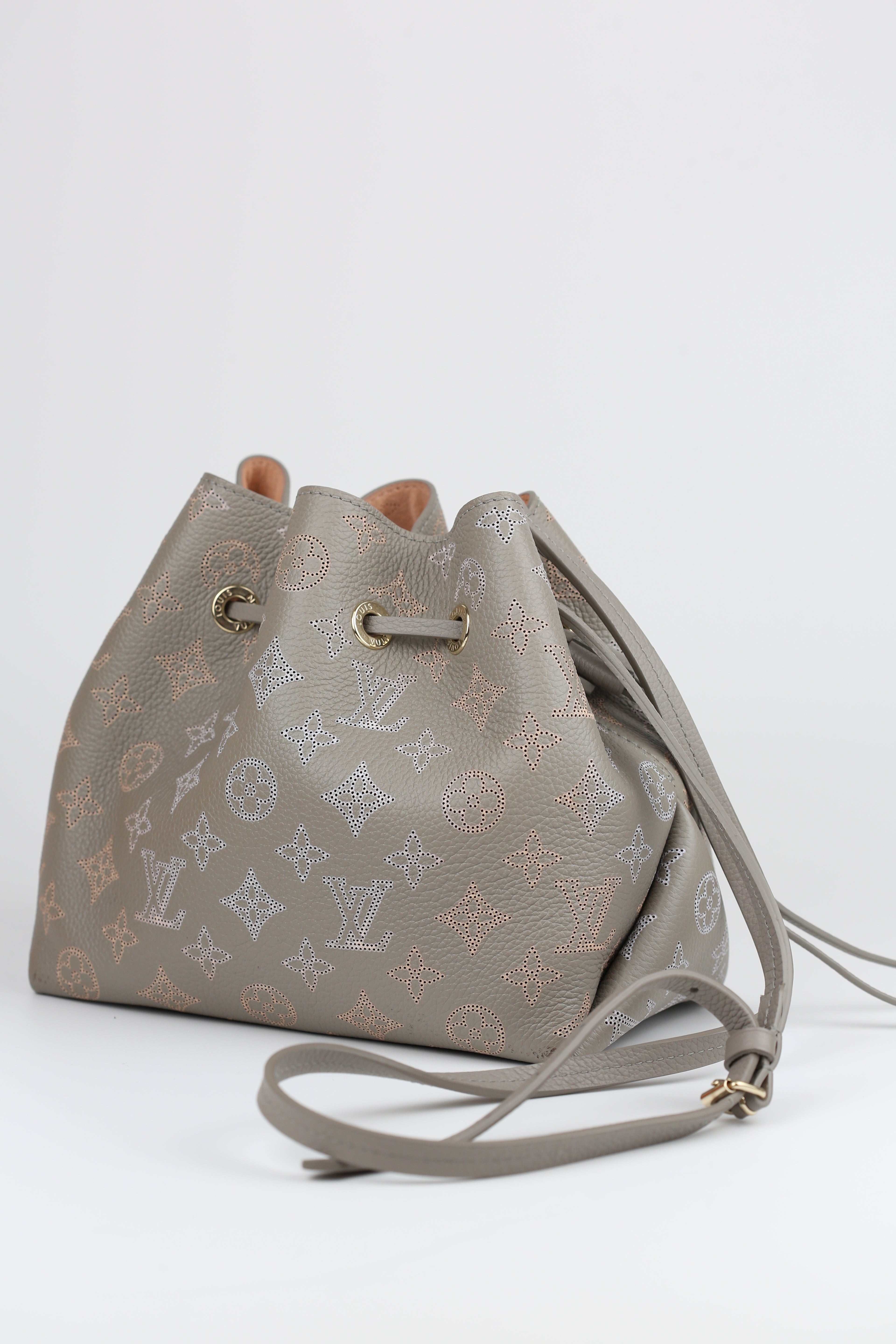 LOUIS VUITTON  Bella