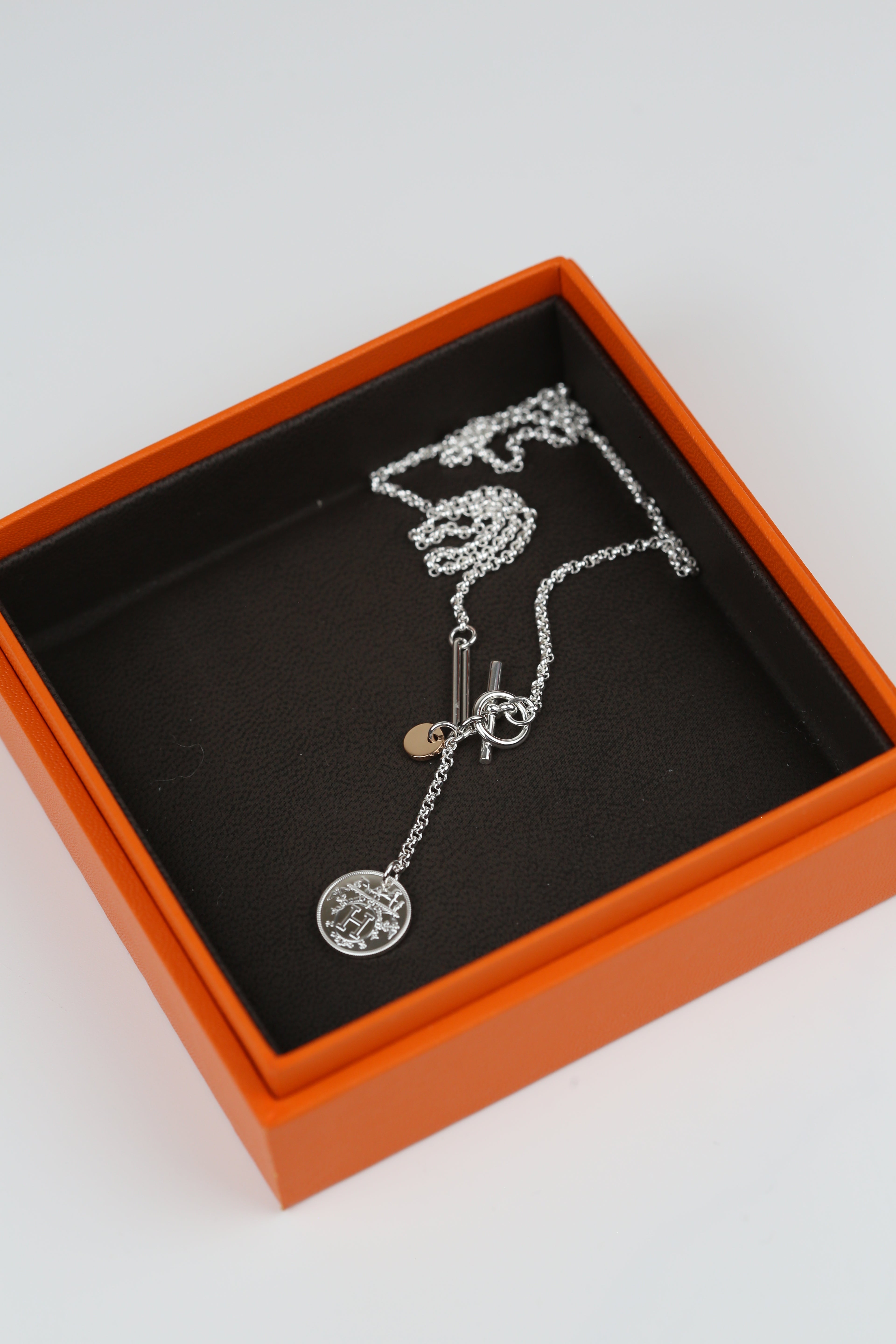 HERMÈS  Libris Pendant SIZE S