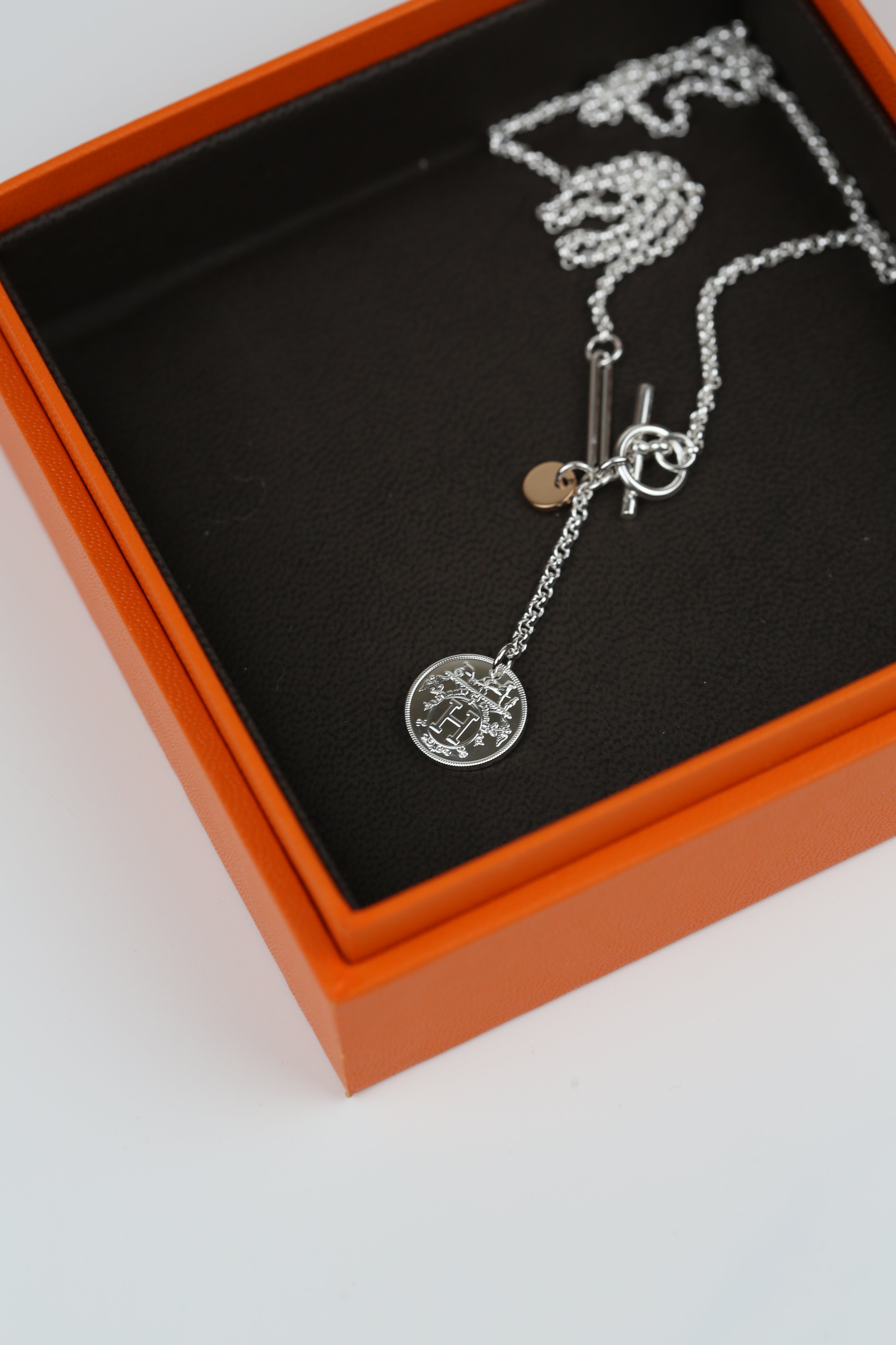 HERMÈS  Libris Pendant SIZE S
