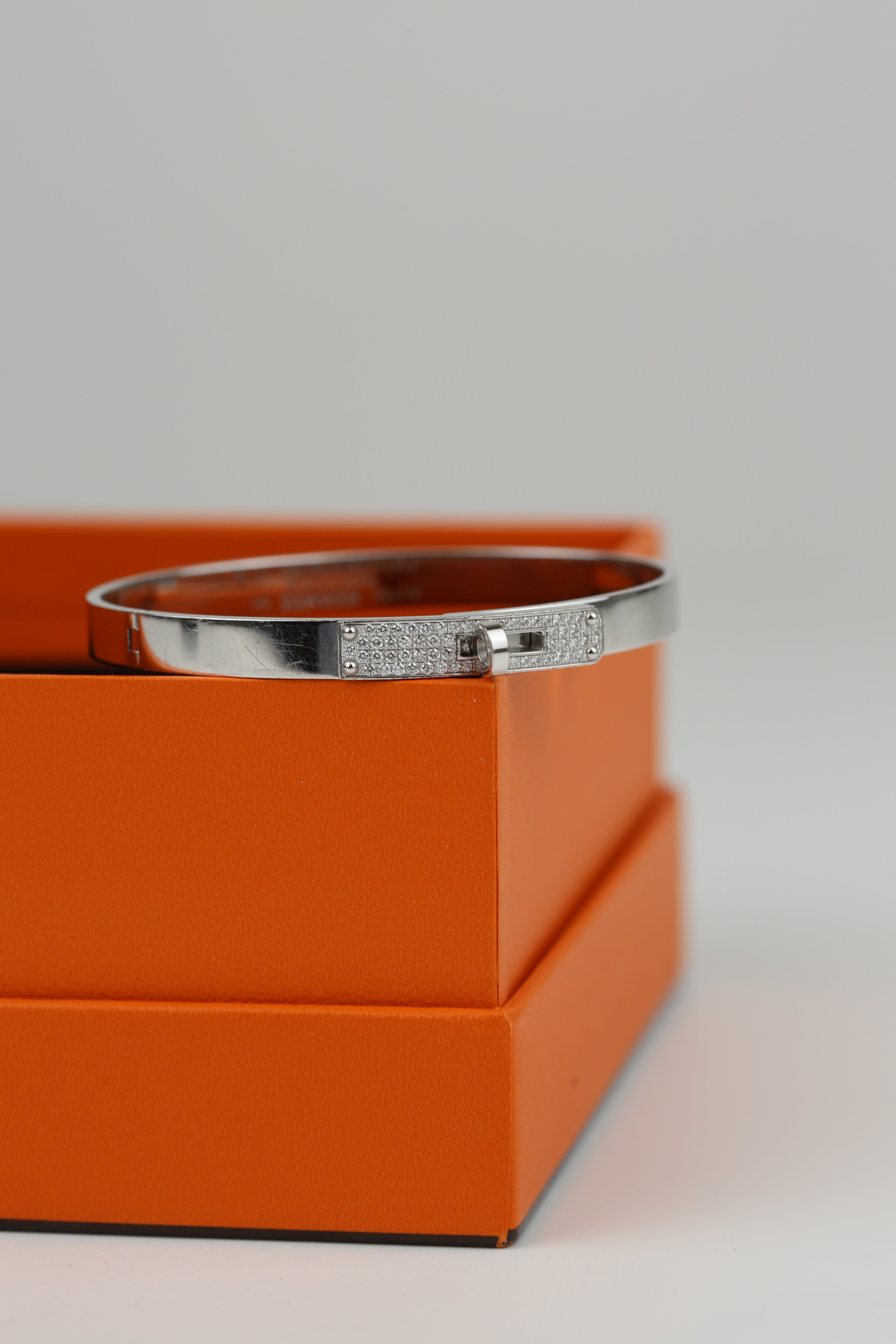 HERMÈS  Finesse Kelly Bracelet Size S