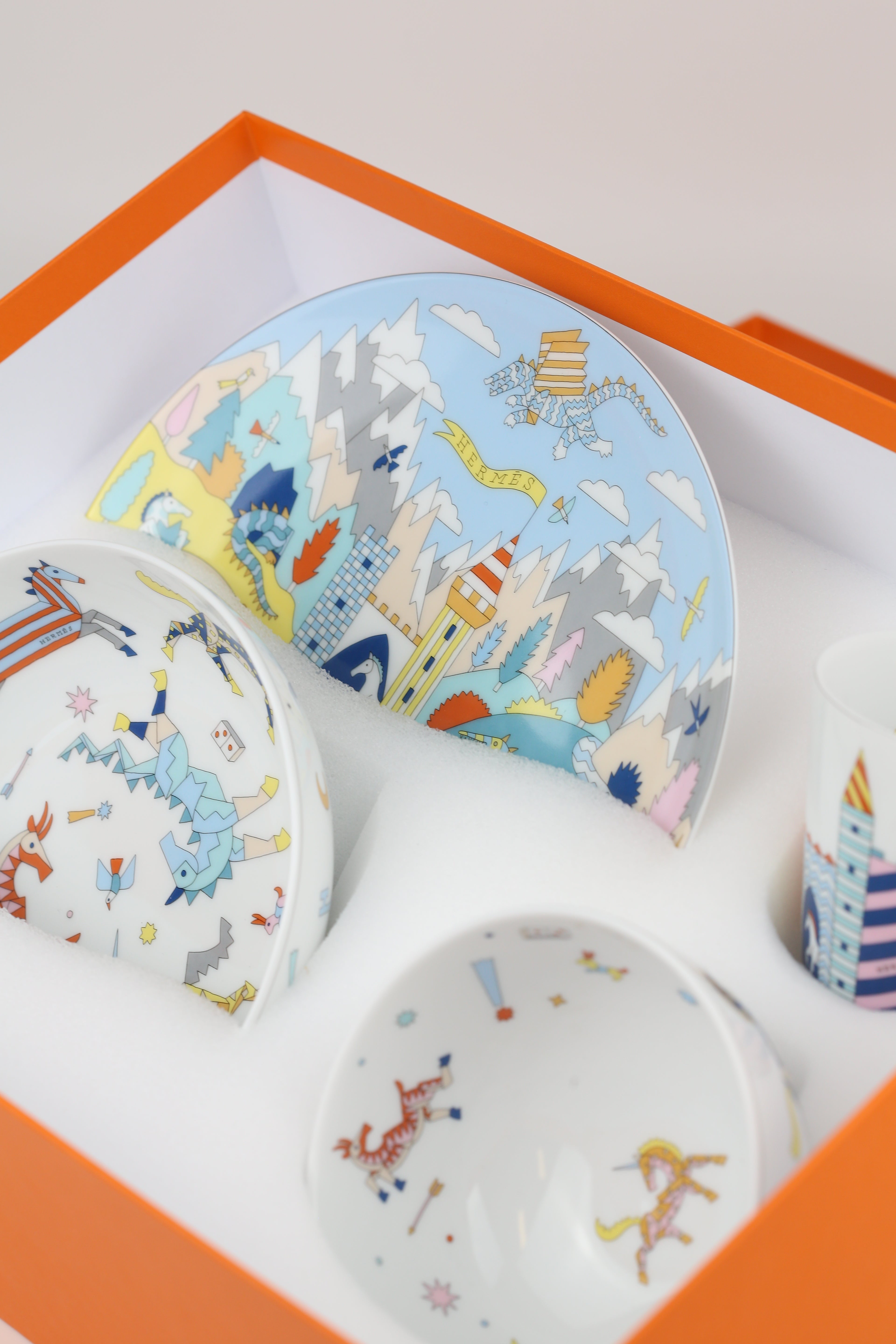 Hermes plates set