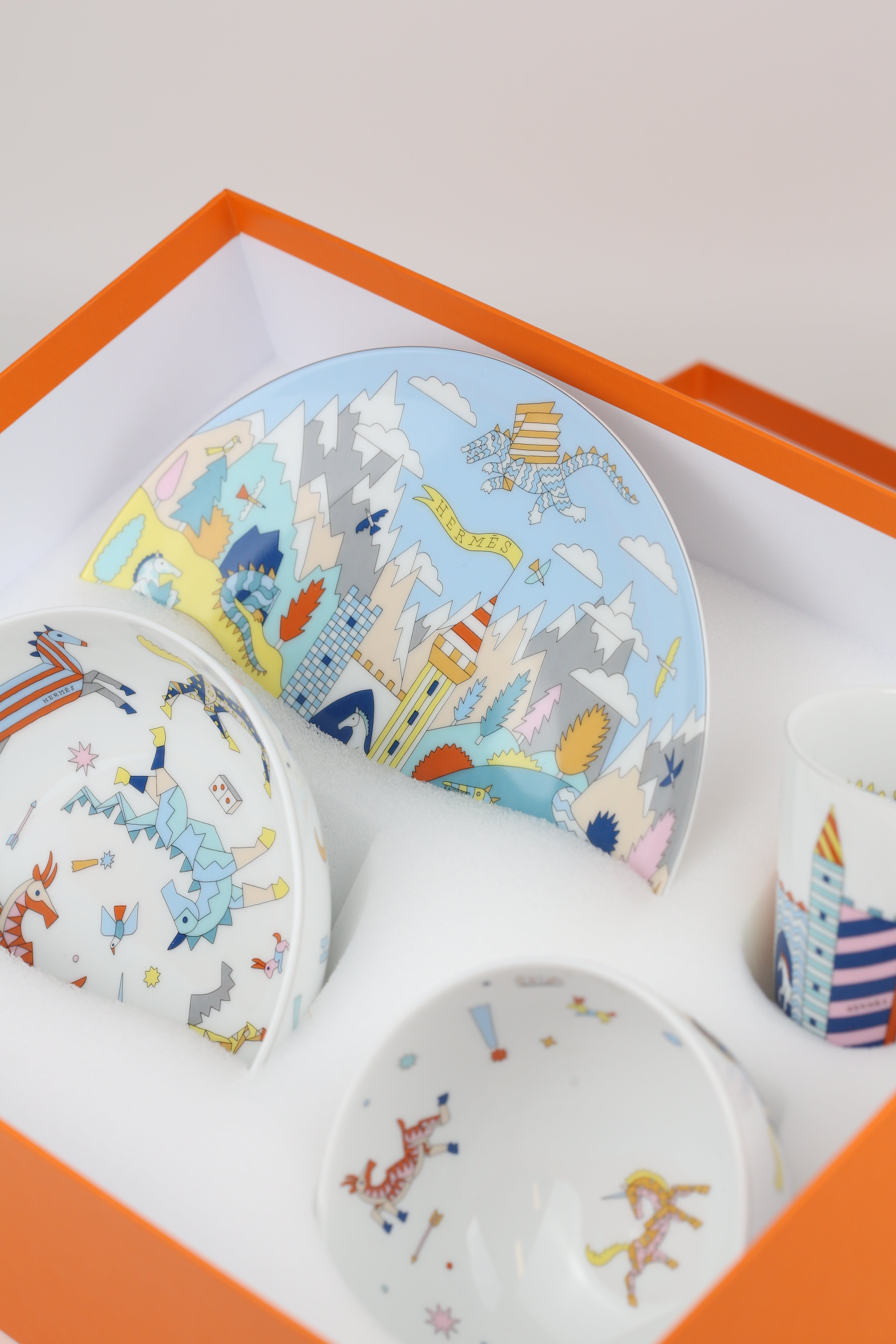 Hermes plates set