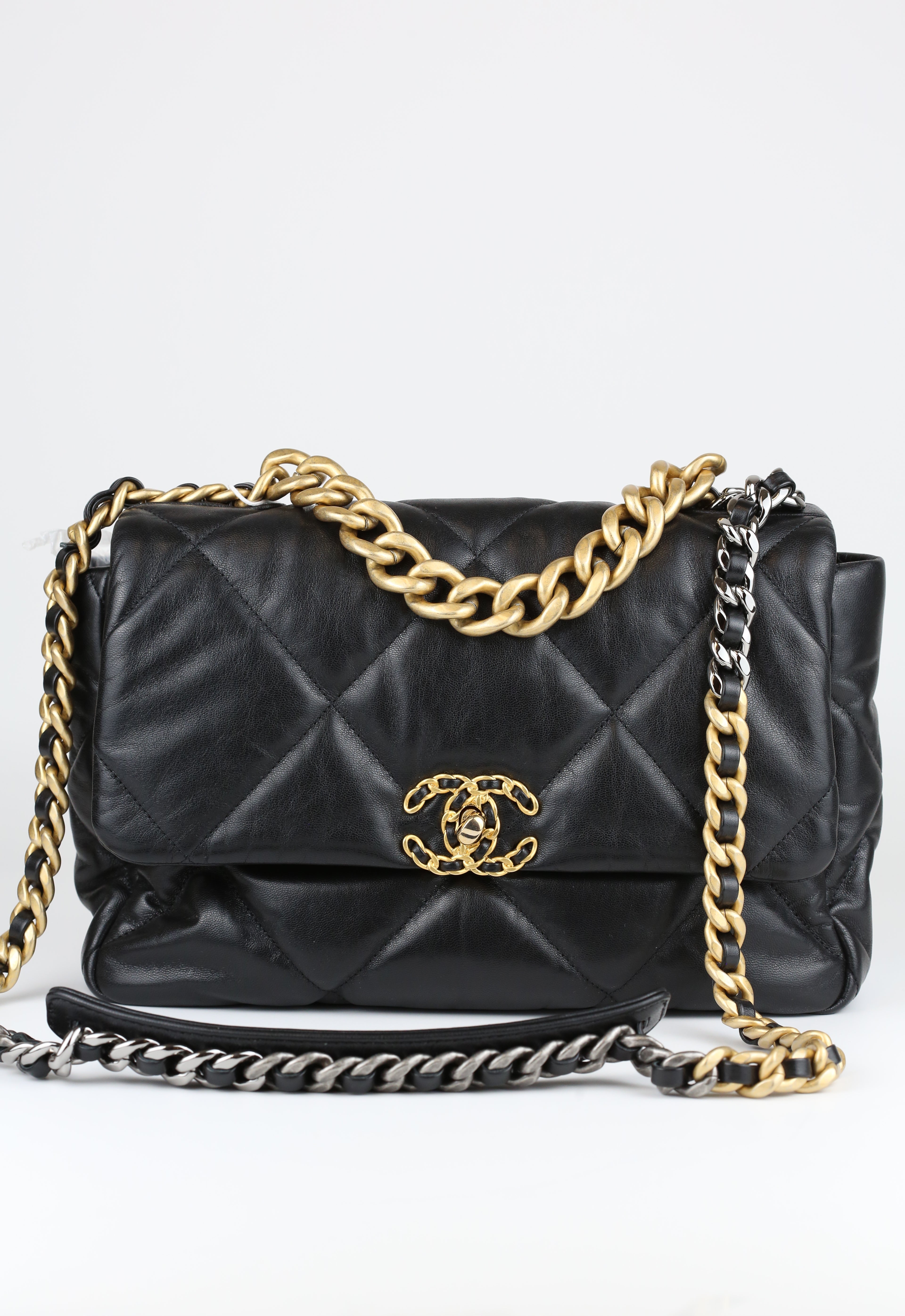 Chanel Shoulder bag goatskin M