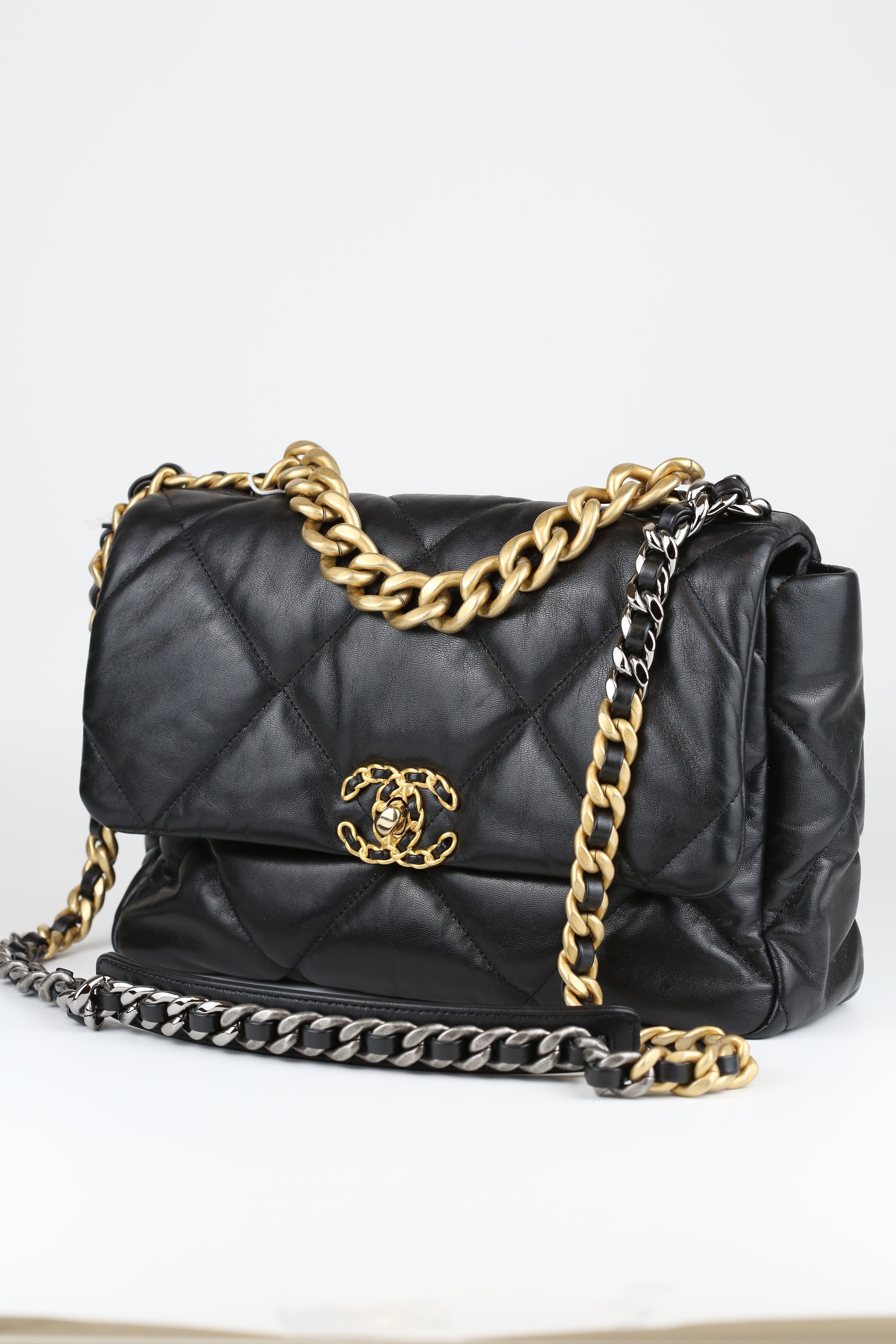 Chanel Shoulder bag goatskin M