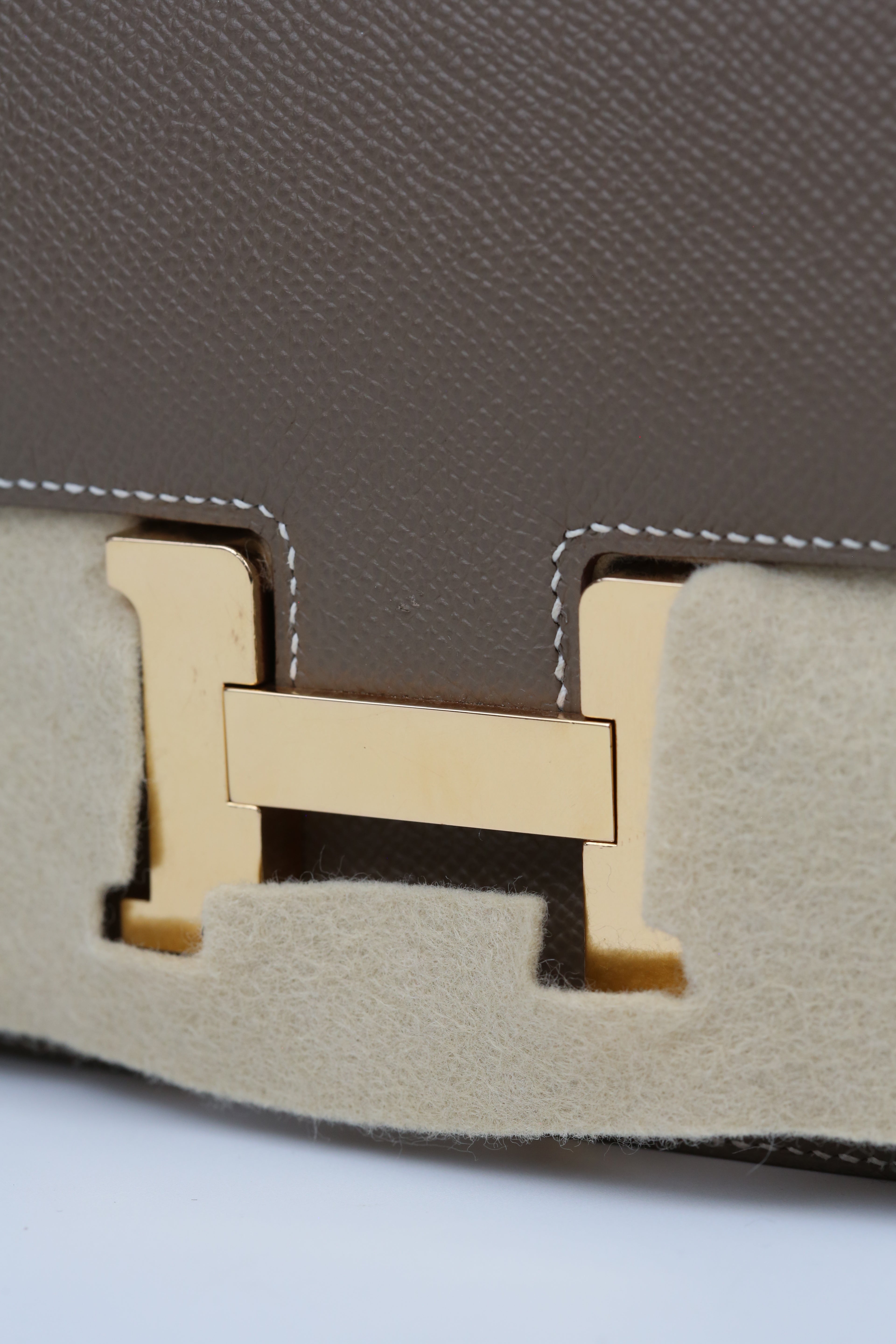 HERMÈS Constance Etoupe Gold