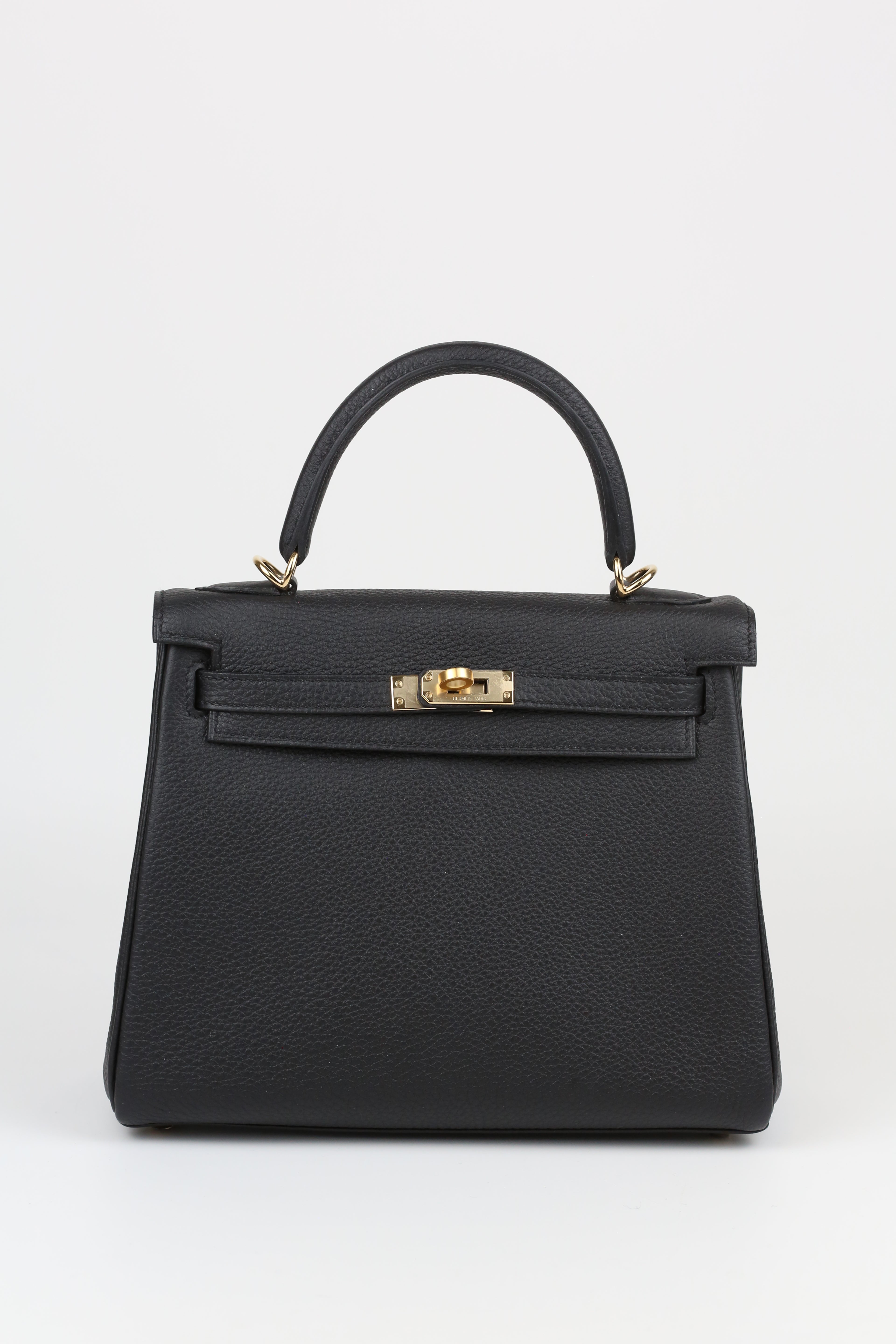 HERMÈS Kelly 25 Noir Gold