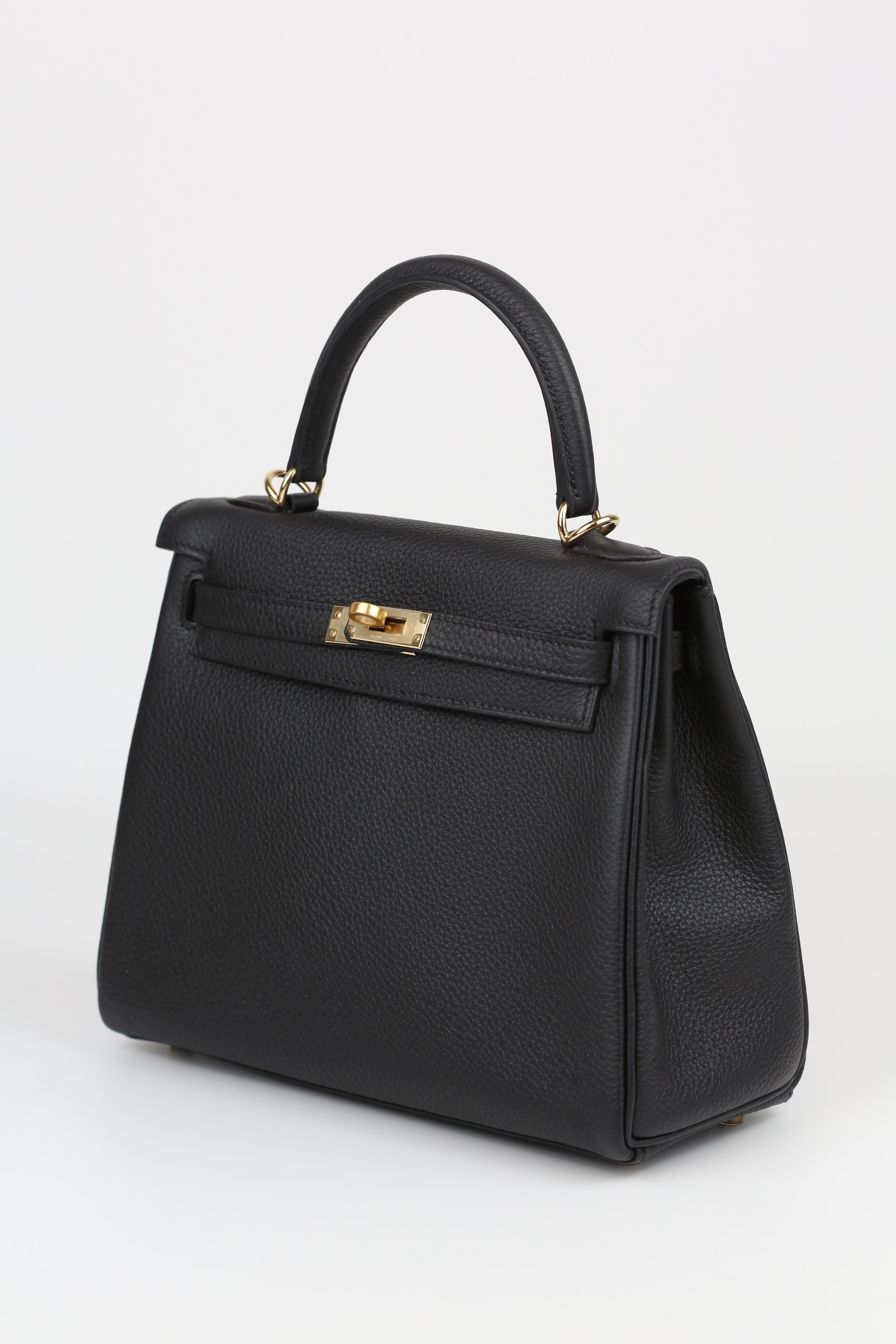 HERMÈS Kelly 25 Noir Gold