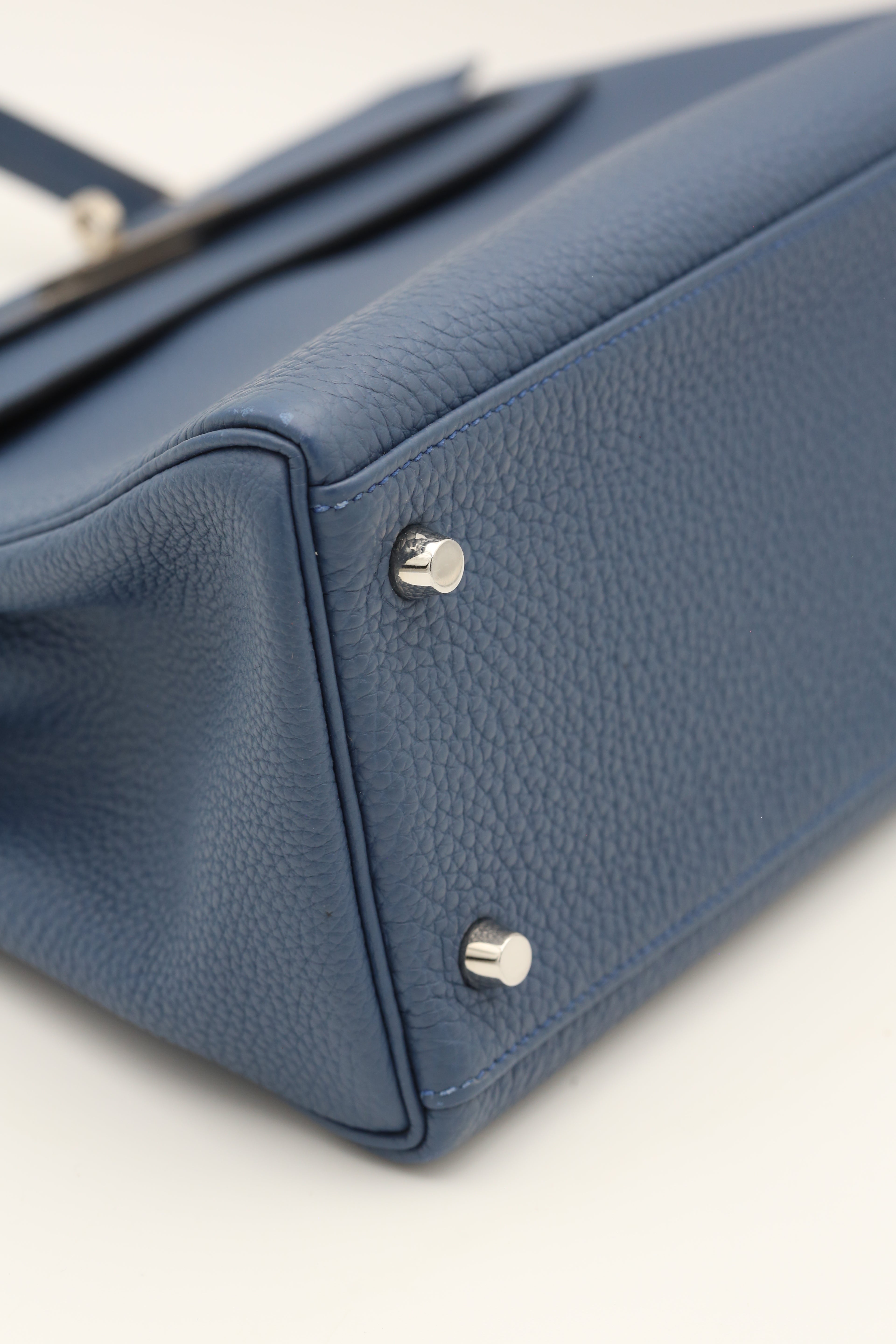 HERMÈS KELLY32 BLEU TIE TOGO SILVER X STAMP