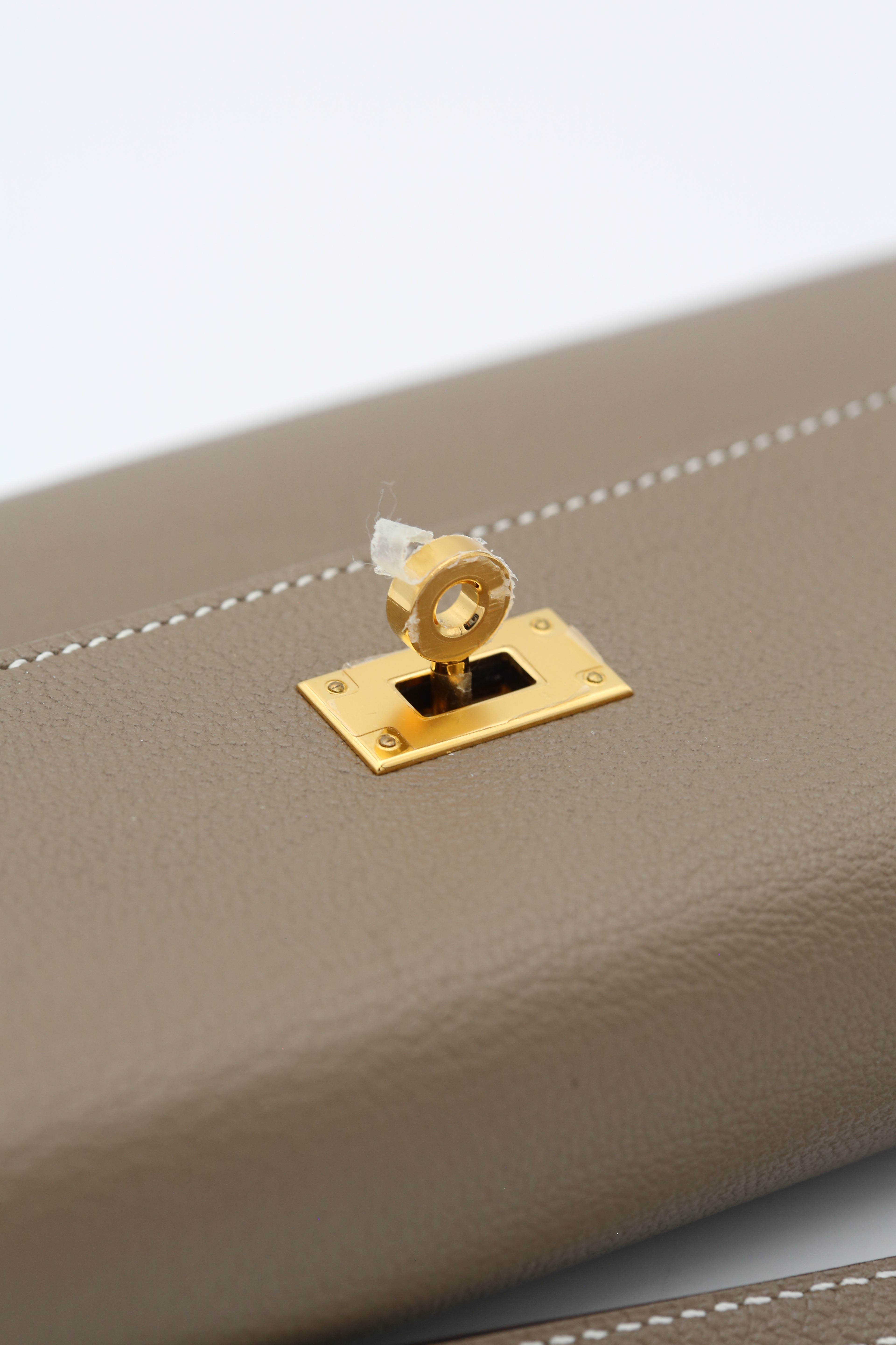 HERMÈS KELLT TO GO CHEVRE ETOUPE Z STAMP