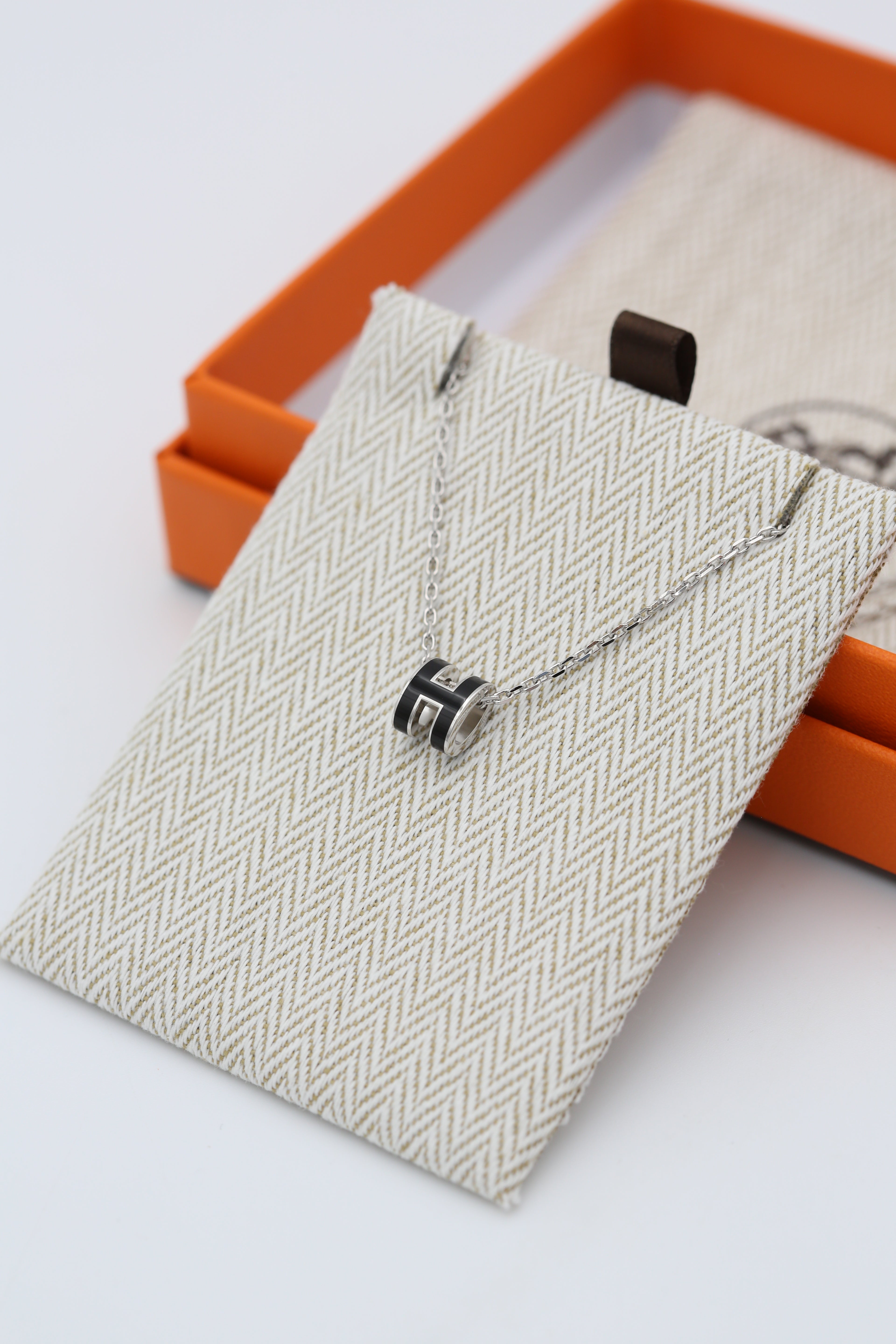 HERMÈS H POP NECKLACE BLACK SILVER