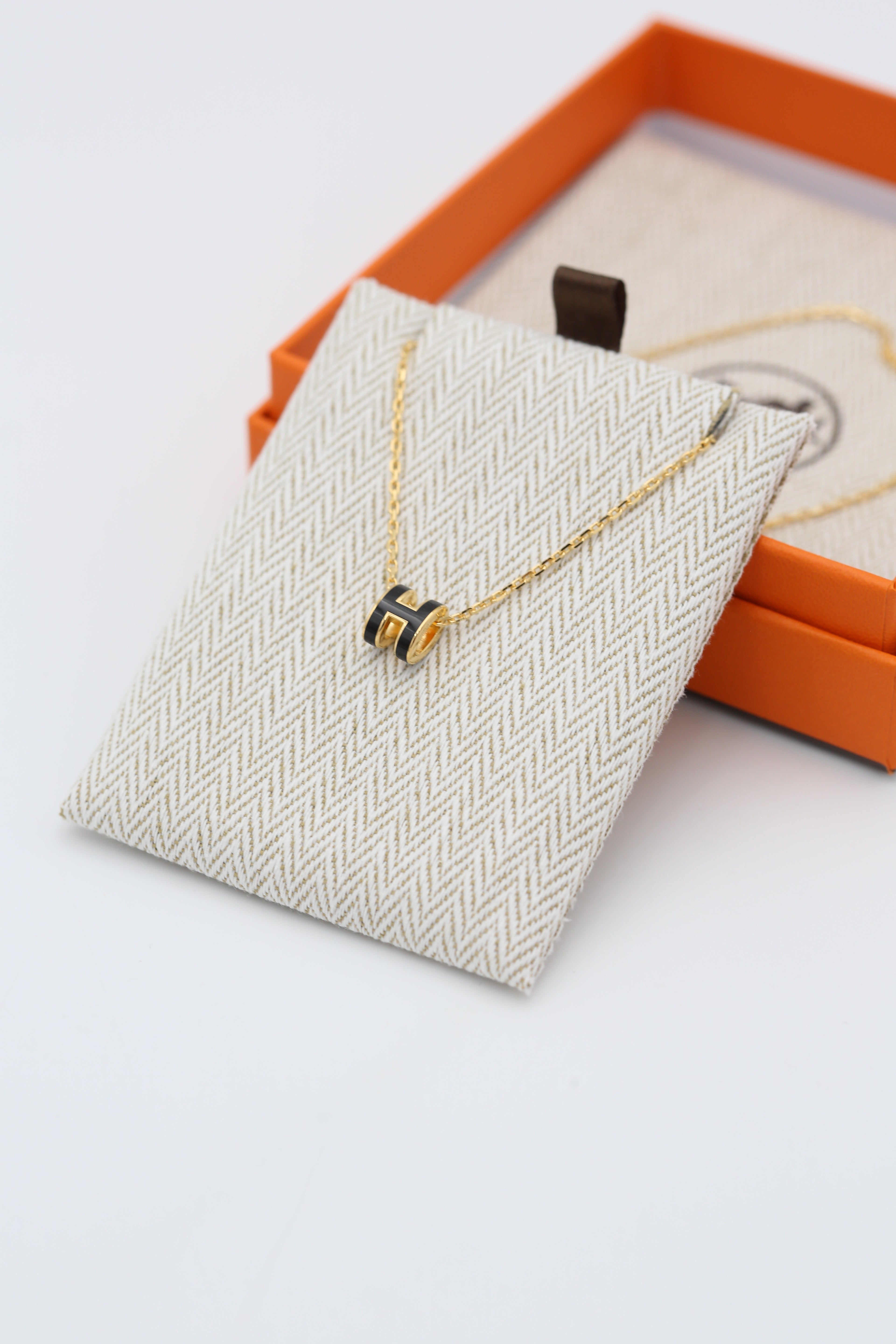 HERMÈS H POP NECKLACE BLACK GOLD