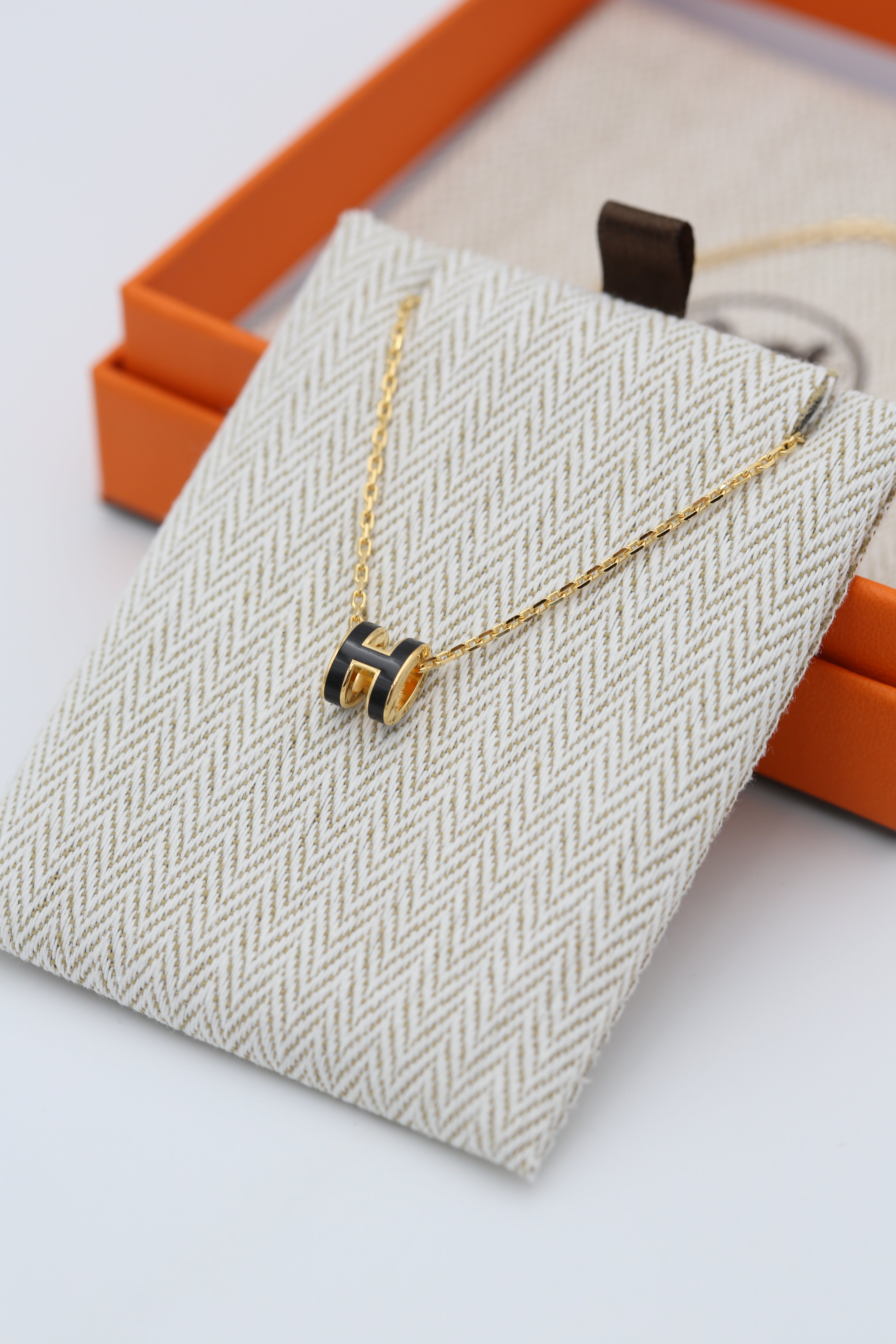 HERMÈS H POP NECKLACE BLACK GOLD