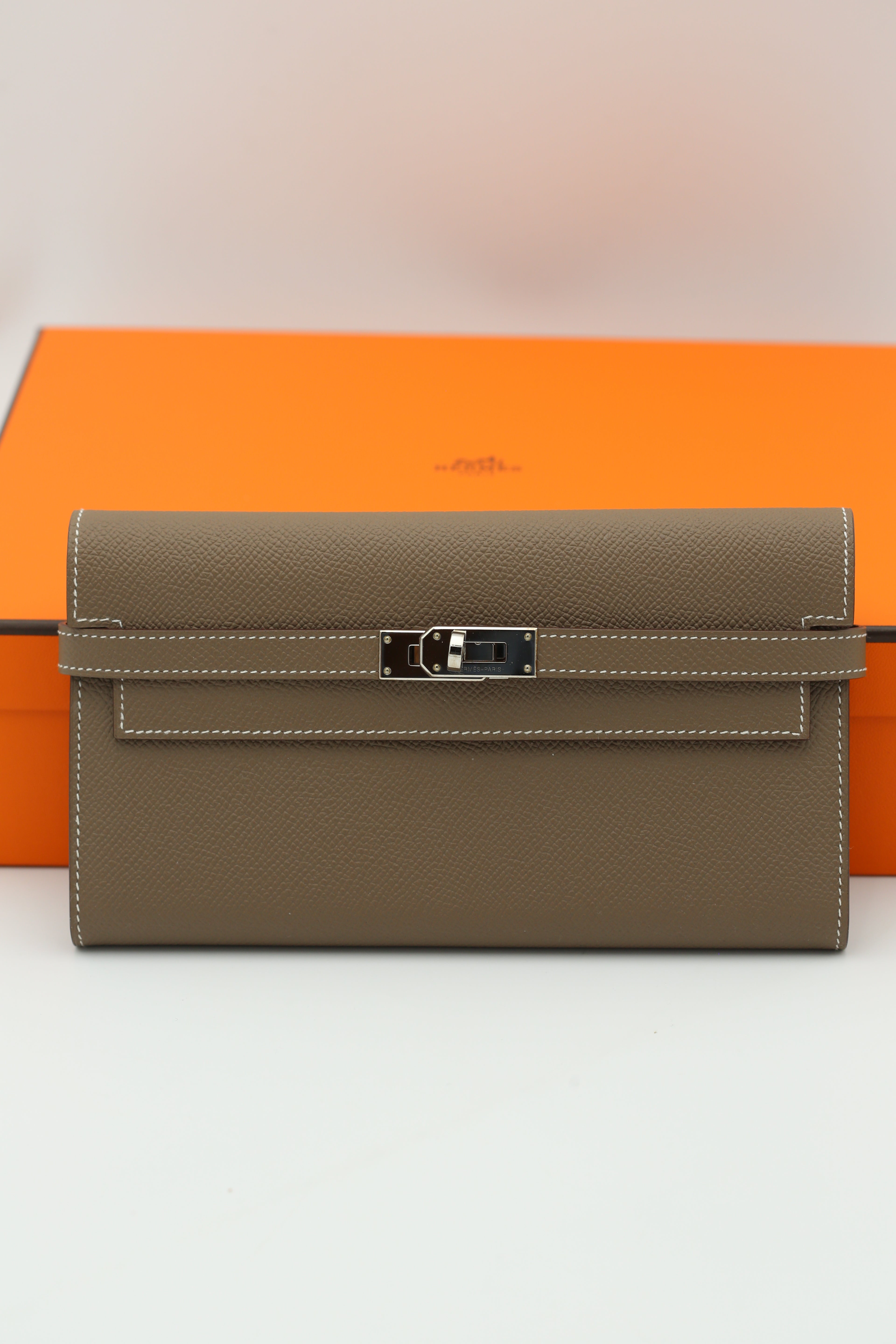 HERMÈS KELLY TO GO WALLET ETOUPE SILVER D STAMP