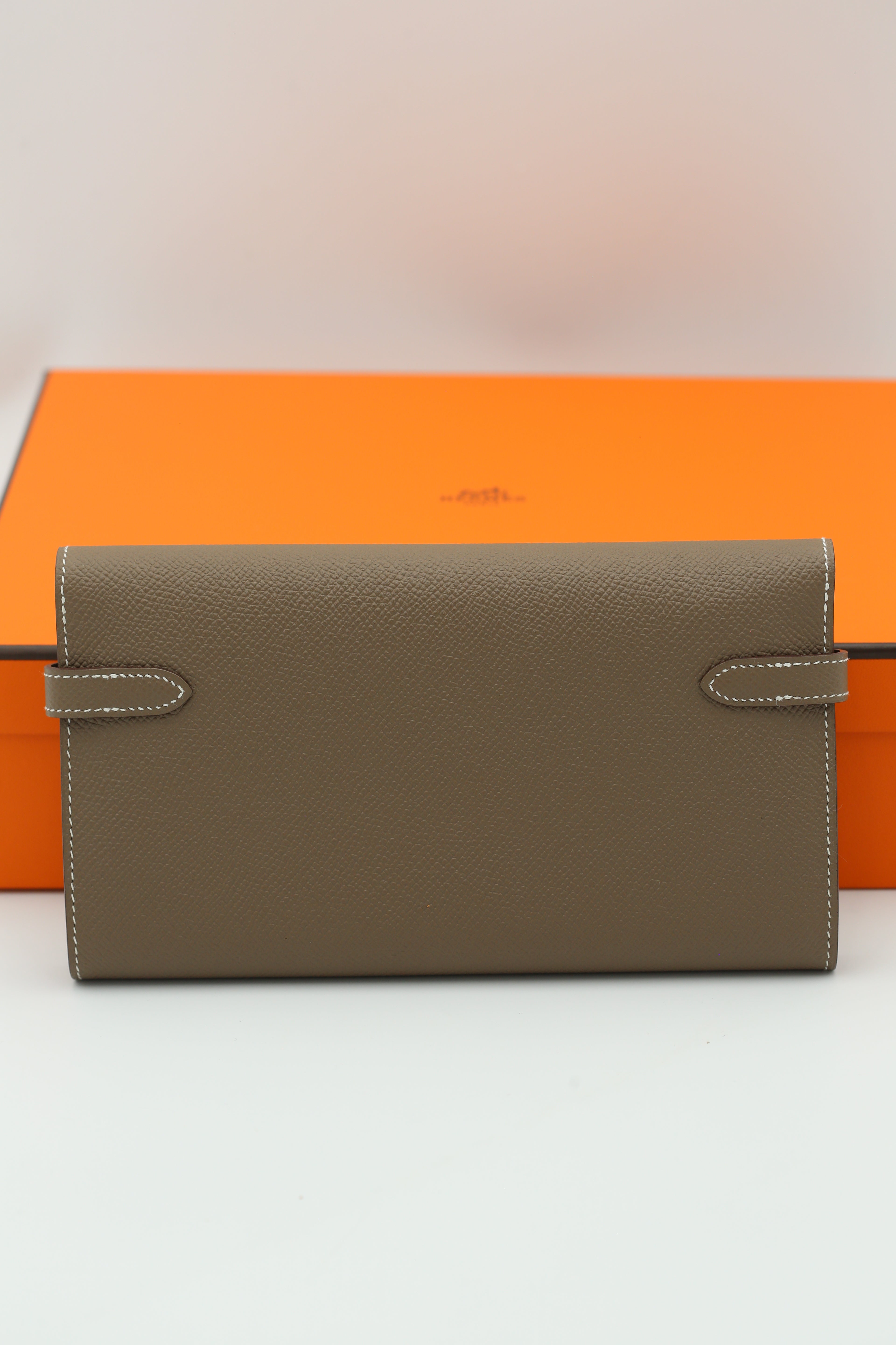 HERMÈS KELLY TO GO WALLET ETOUPE SILVER D STAMP