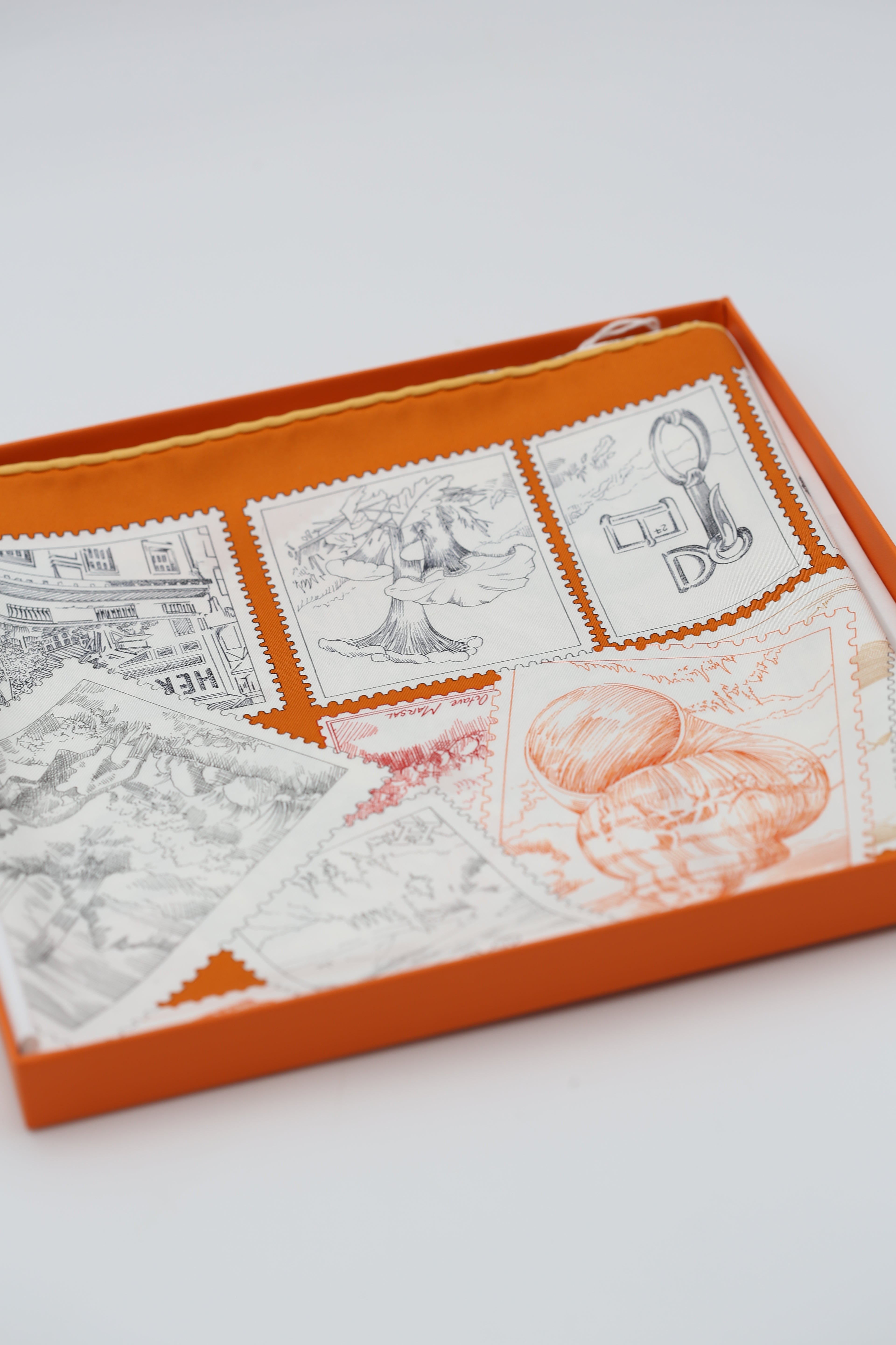 HERMÈS SCARF 90X90 WHITE & ORANGE