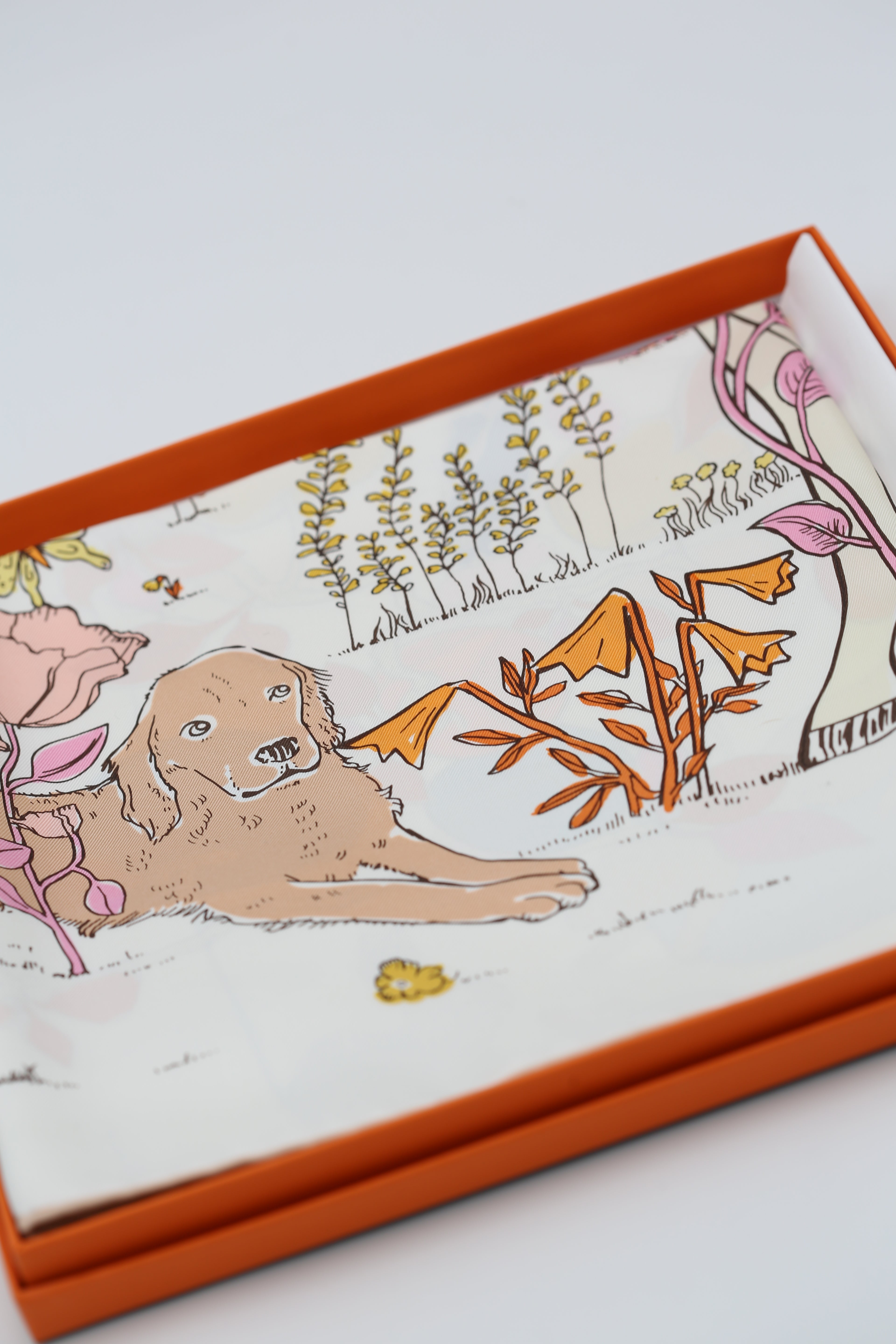 HERMÈS SCARF 90X90 WHITE WITH DOG PATTERN