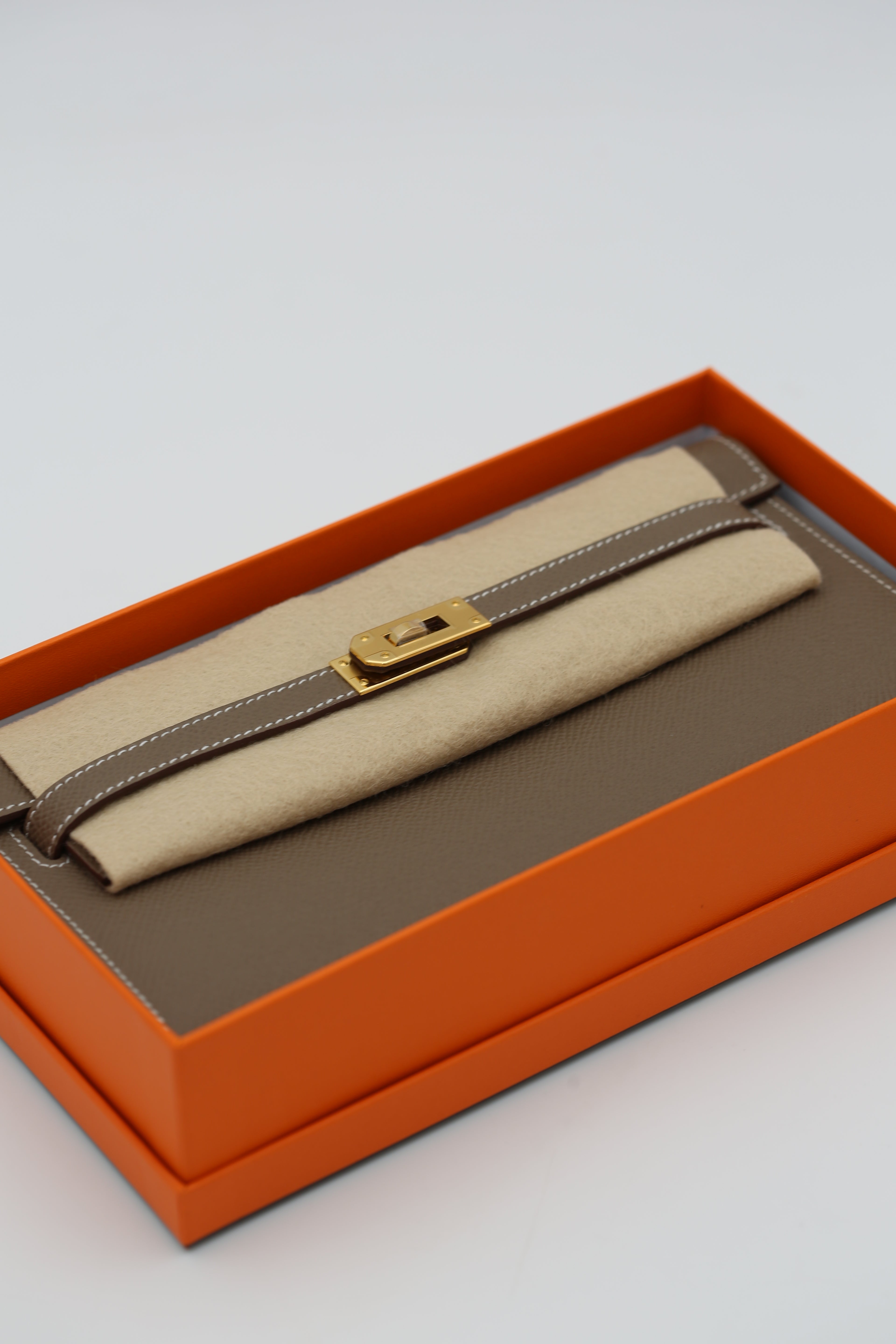 HERMÈS KELLY TO GO ETOUPE GOLD EPSOM