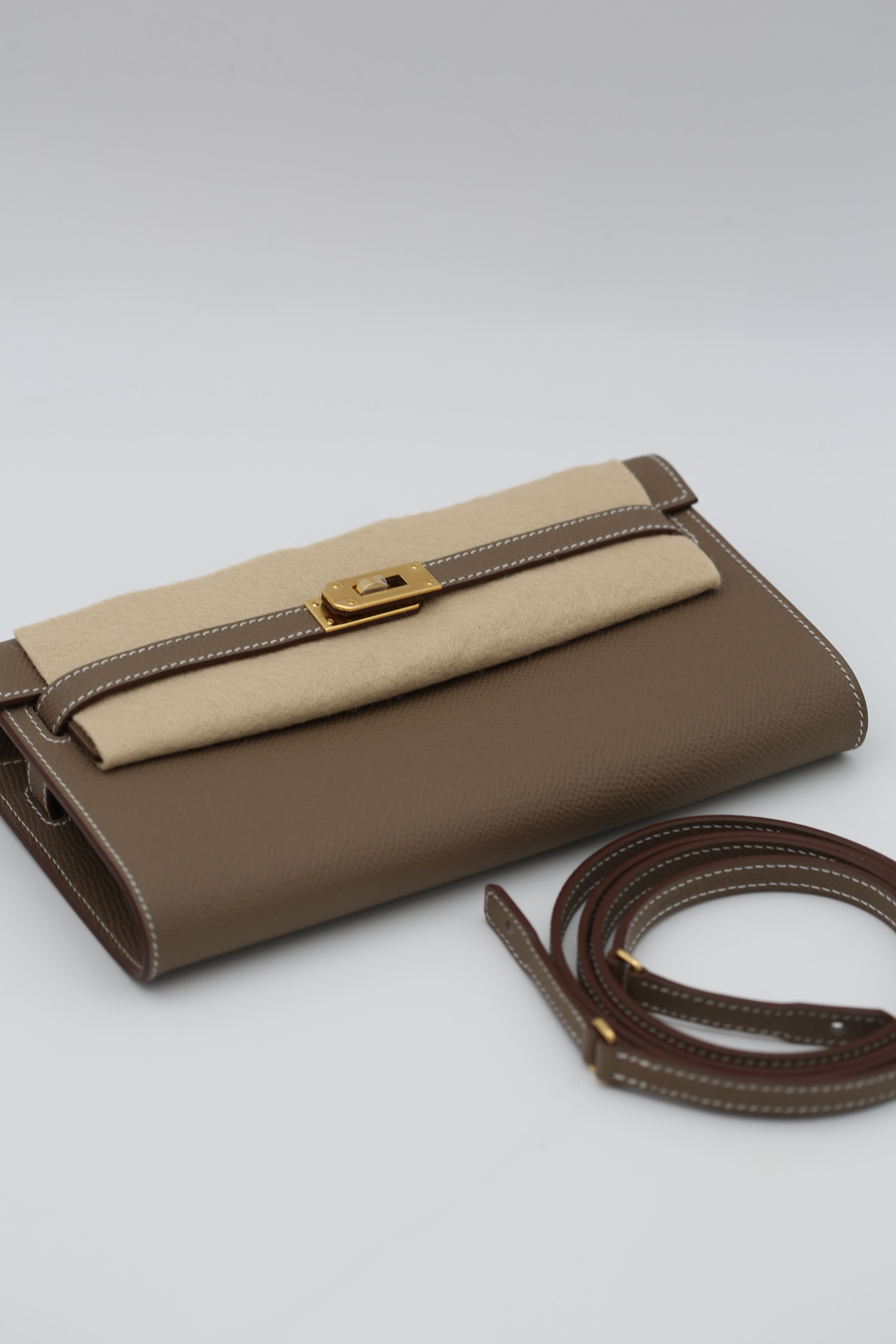 HERMÈS KELLY TO GO ETOUPE GOLD EPSOM