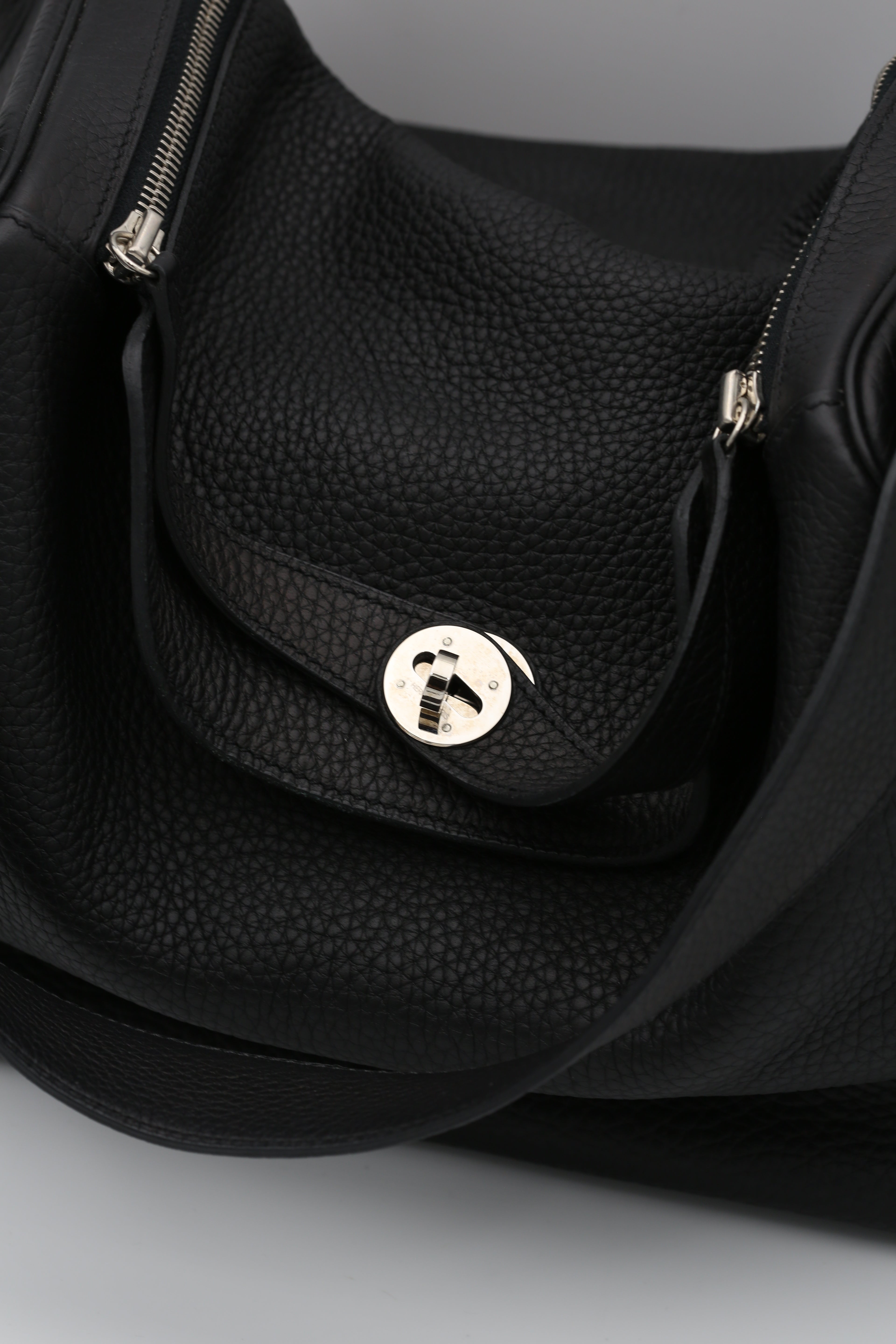 HERMÈS LINDY30 BLACK SILVER HARDWARE TC SQUARE P STAMP
