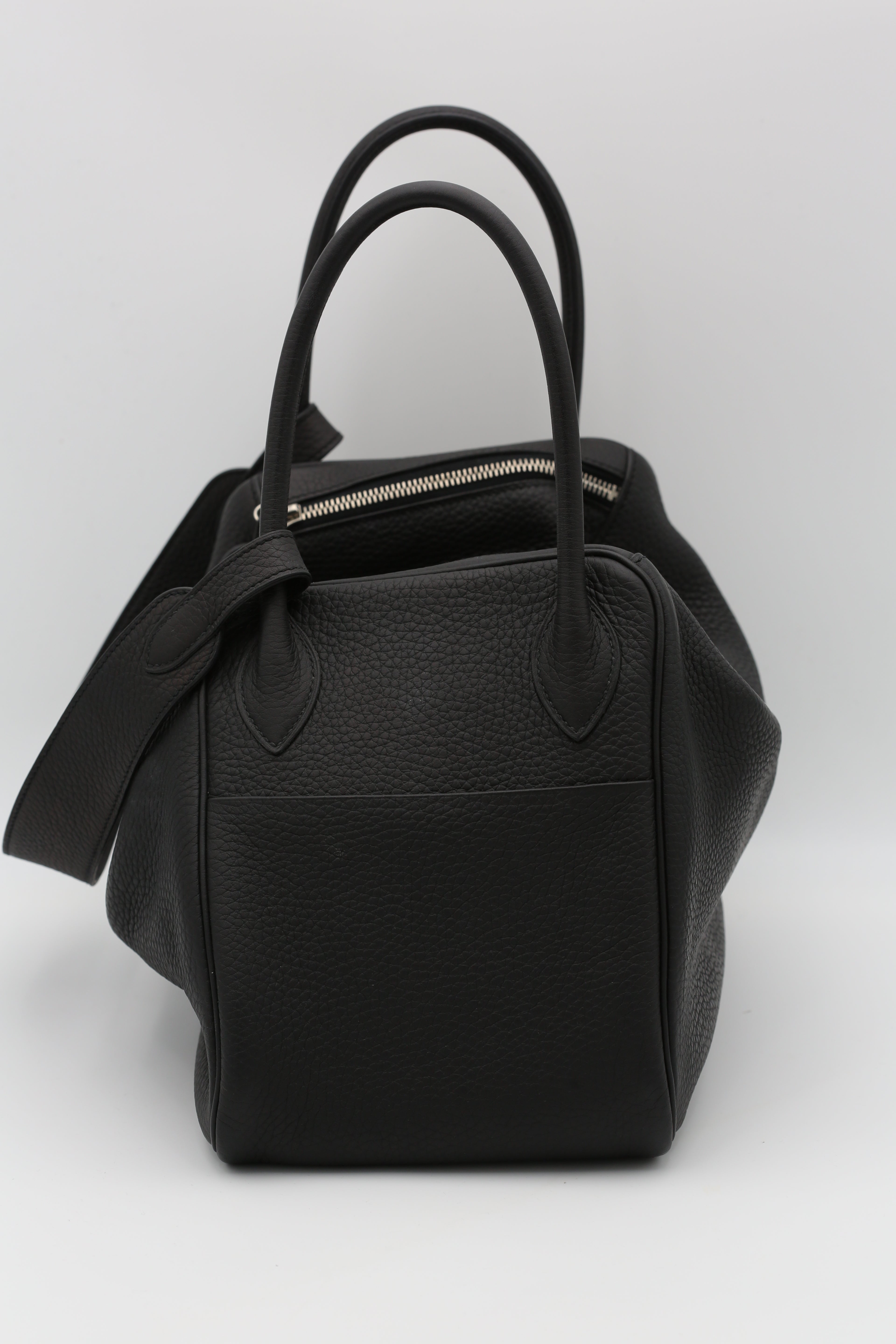 HERMÈS LINDY30 BLACK SILVER HARDWARE TC SQUARE P STAMP