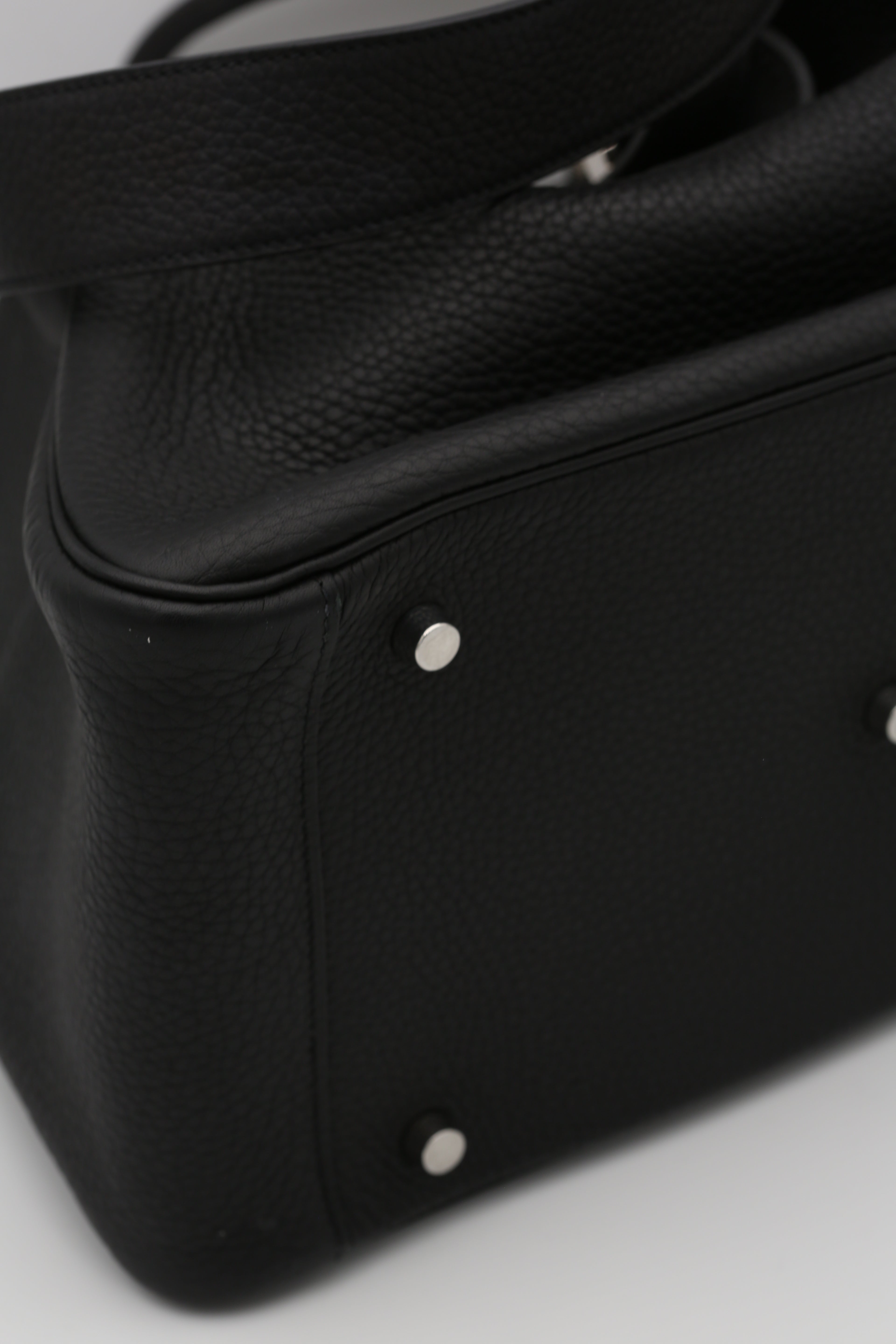 HERMÈS LINDY30 BLACK SILVER HARDWARE TC SQUARE P STAMP
