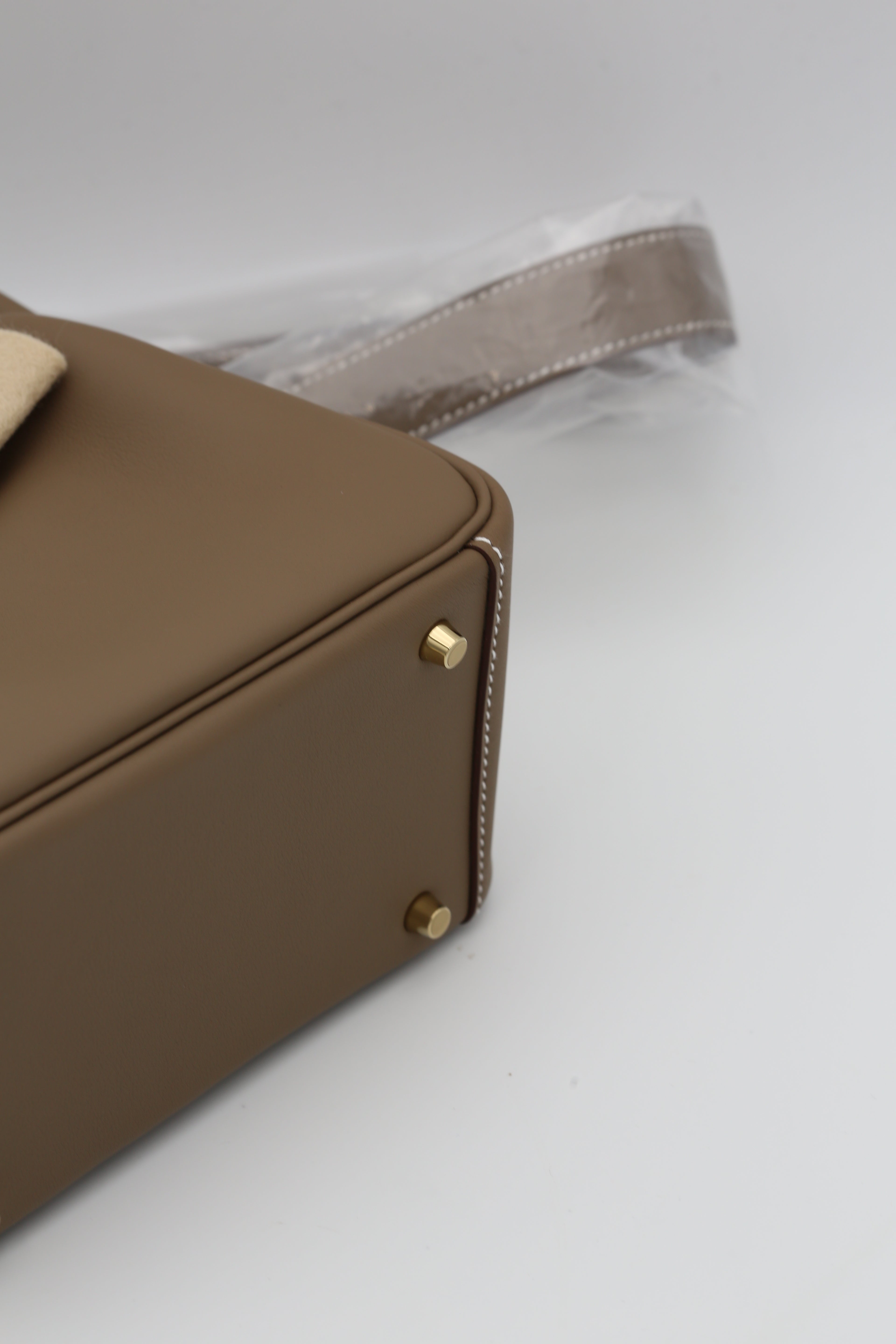 HERMÈS MINI LINDY ETOUPE SWIFT GOLD HARDWARE G STAMP