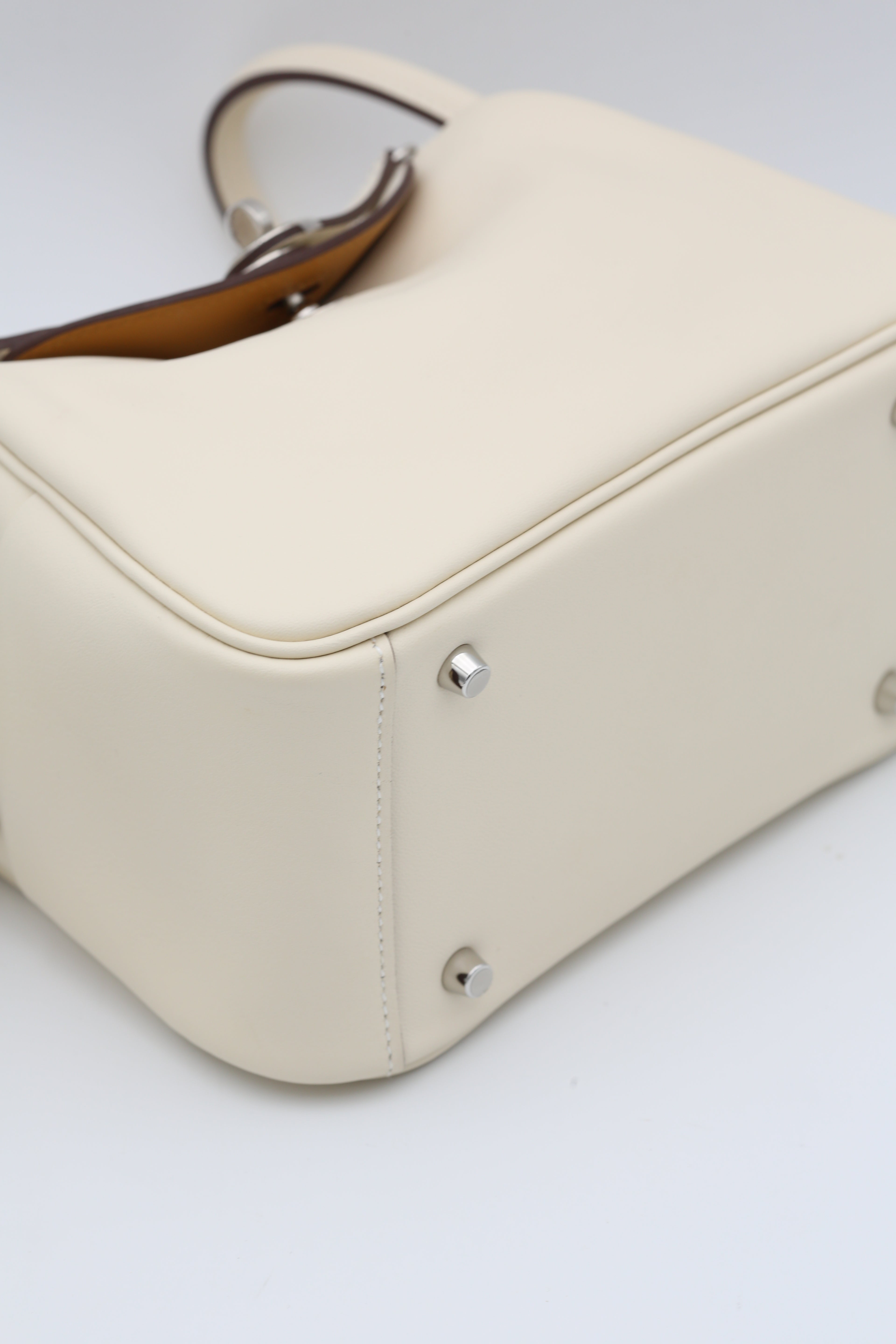 HERMÈS MINI LINDY NATA SILVER HARDWARE SWIFT B STAMP