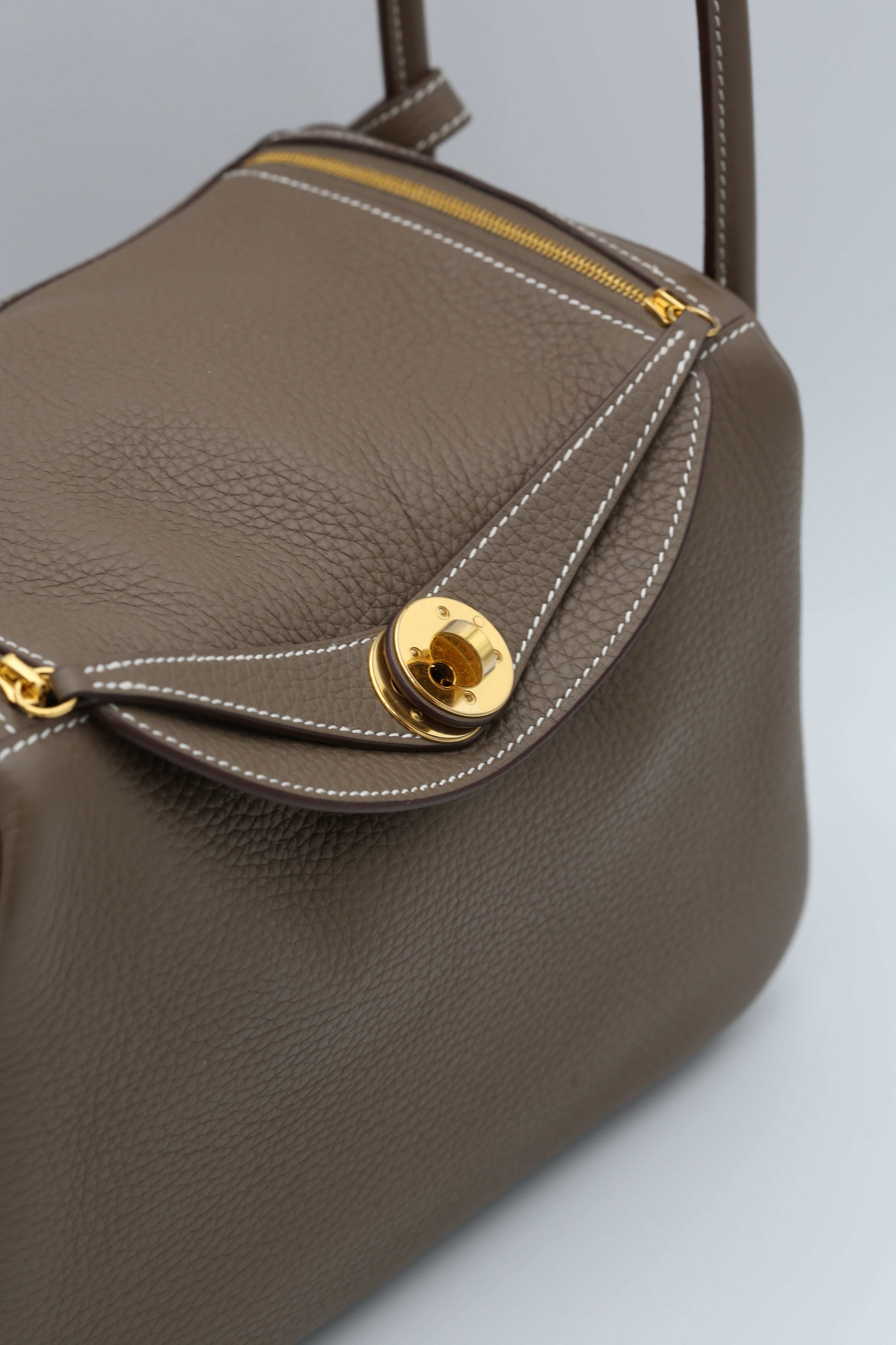 HERMÈS LINDY26 ETOUPE GOLD TC GOLD HARDWARE B STAMP