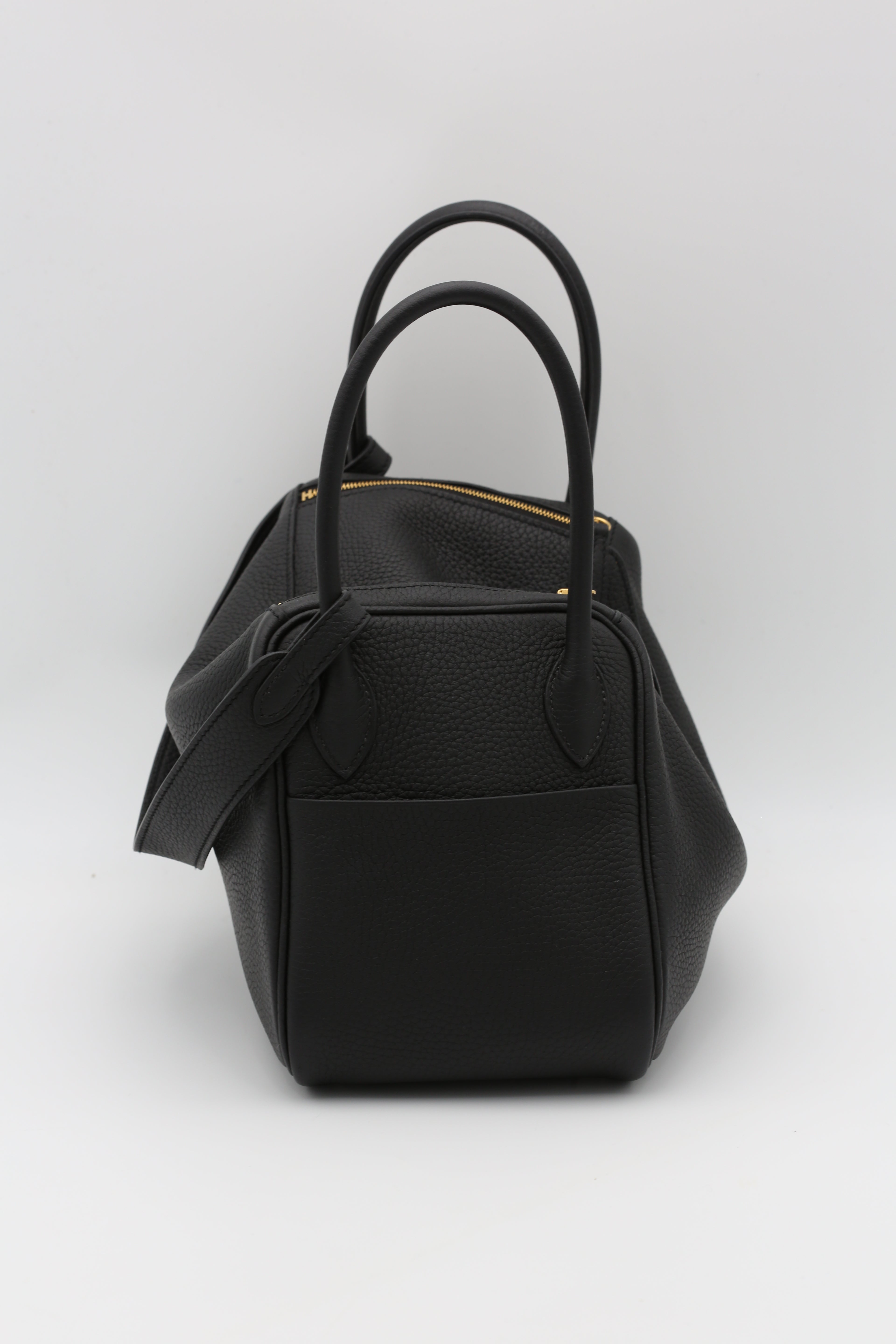 HERMÈS LINDY26 NOIR GOLD HARDWARE TC U STAMP