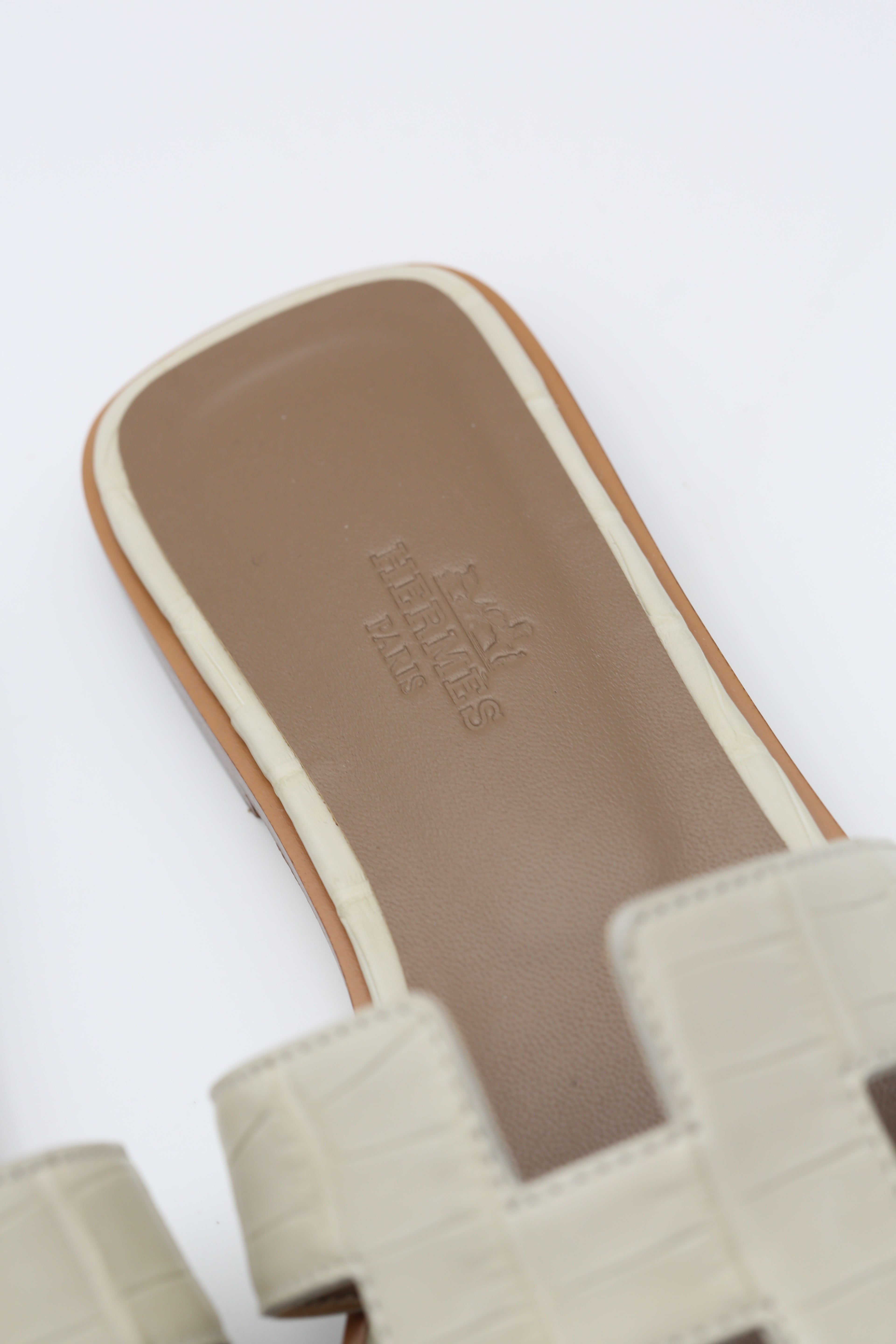 HERMÈS ORAN SANDAL CROCODILE BEIGE SIZE 36.5
