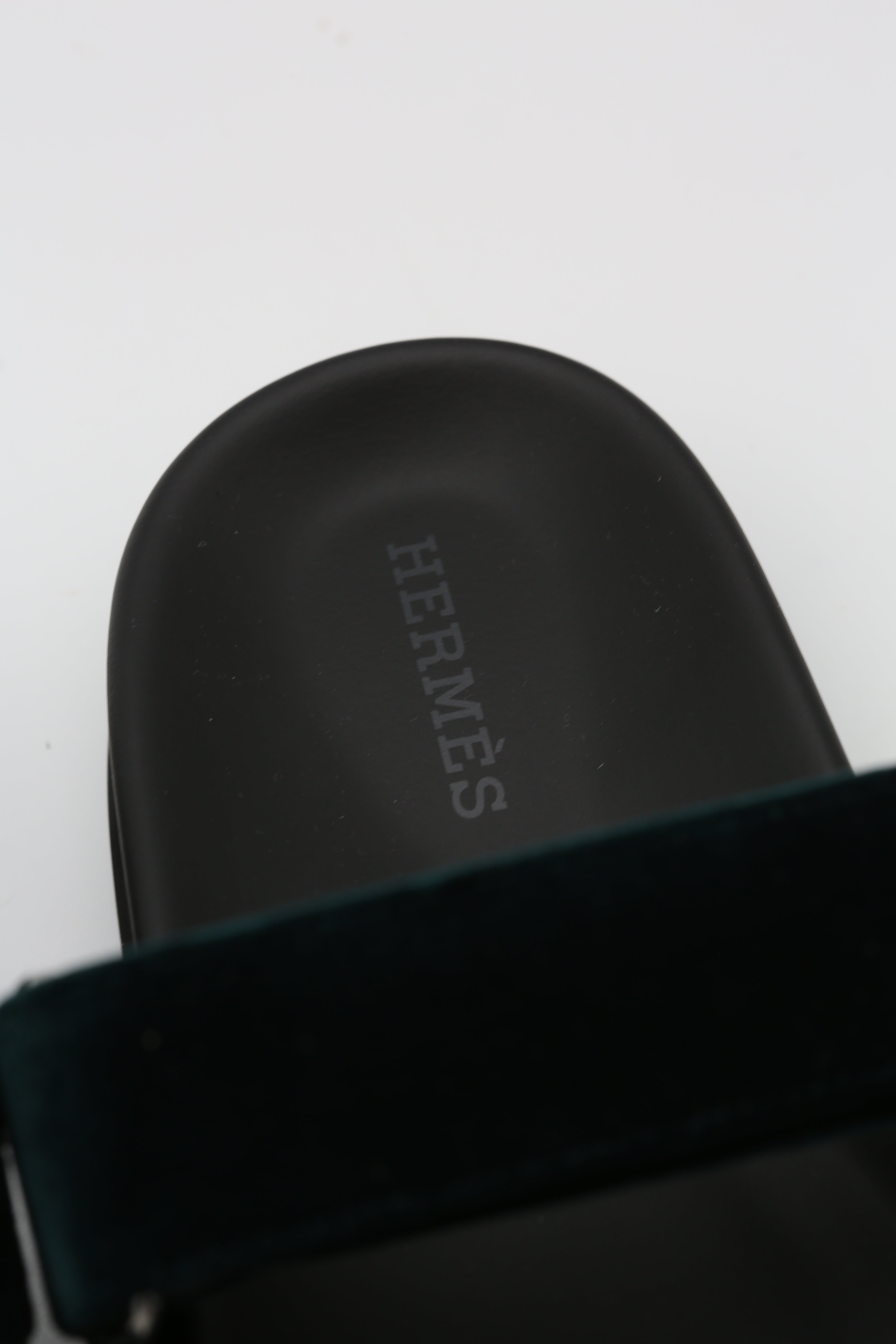 HERMÈS CHYPRE SANDAL BLACK & DARK GREEN SIZE 36.5