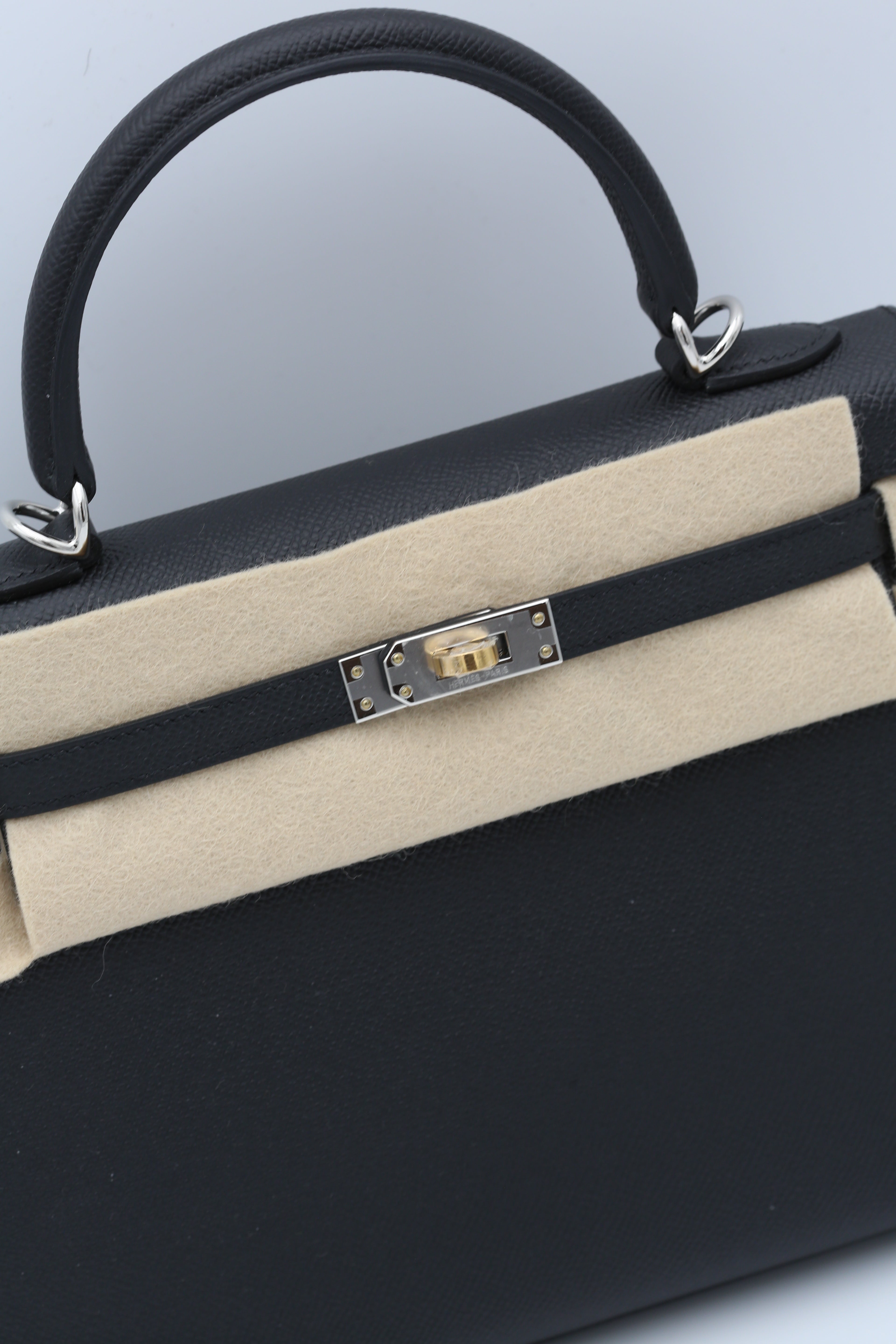 HERMÈS KELLY25 NOIR EPSOM GOLD SILVER HARDWARE K STAMP
