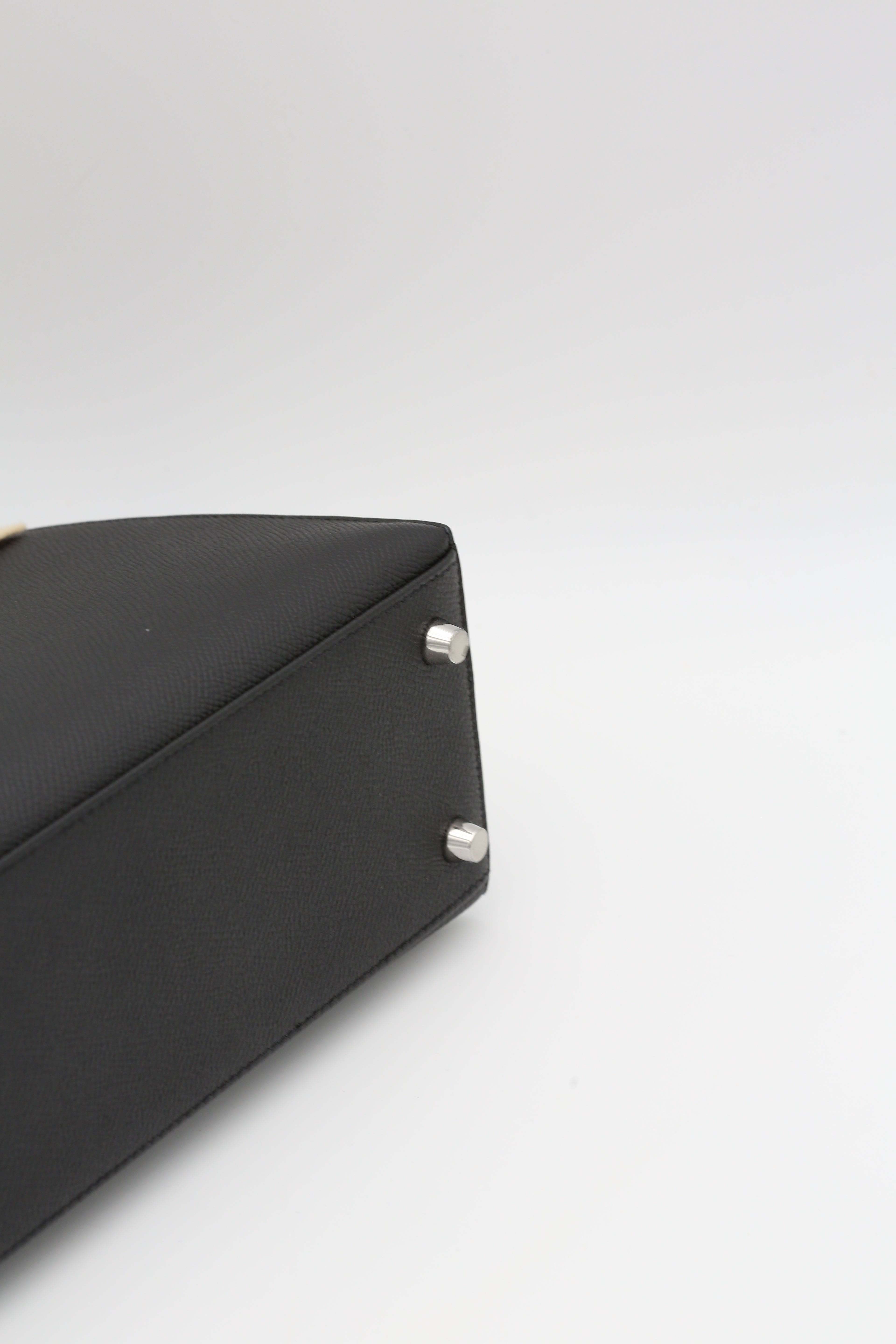HERMÈS KELLY25 NOIR EPSOM GOLD SILVER HARDWARE K STAMP