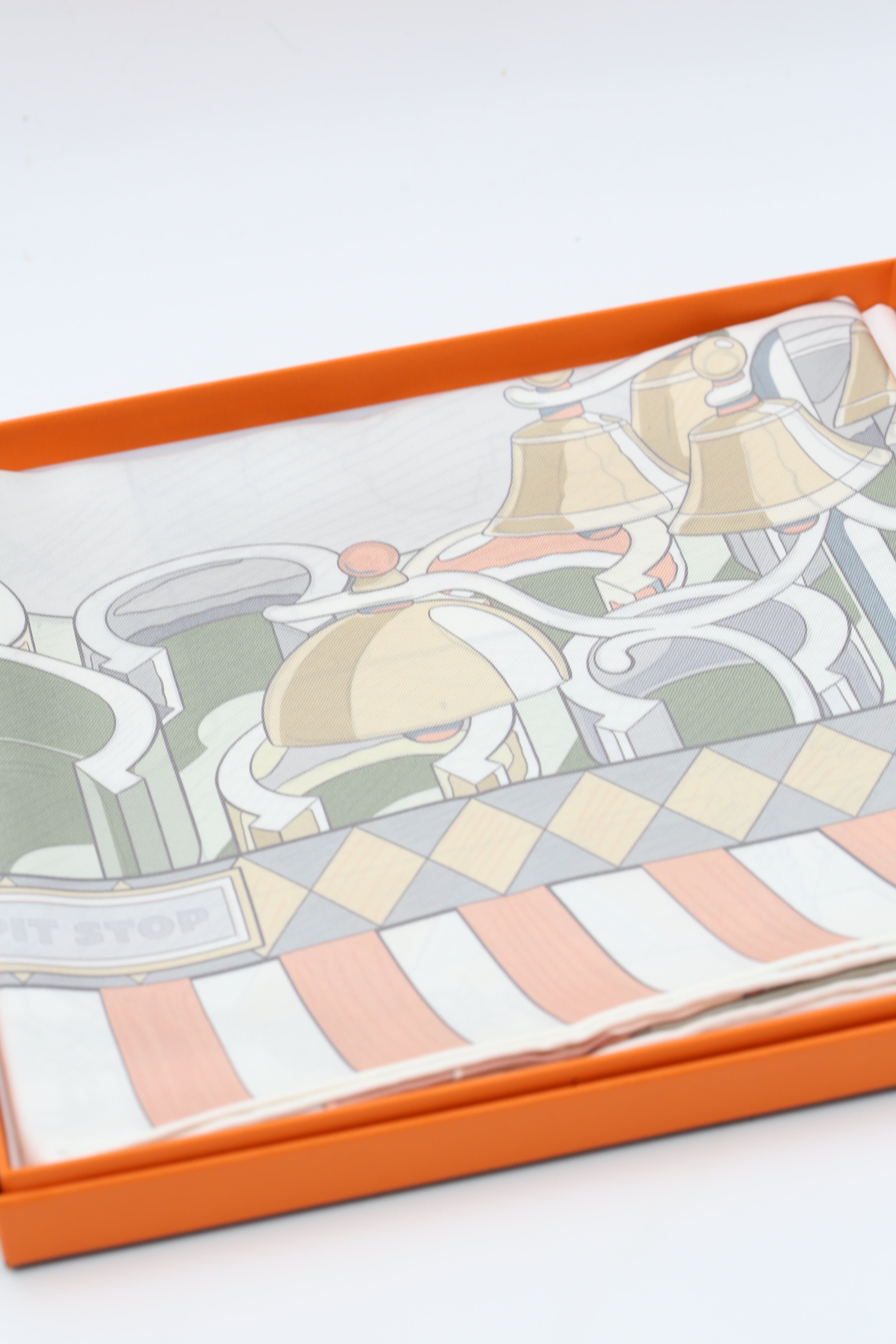 HERMÈS SCARF 90X90 BEIGE & LIGHT ORANGE