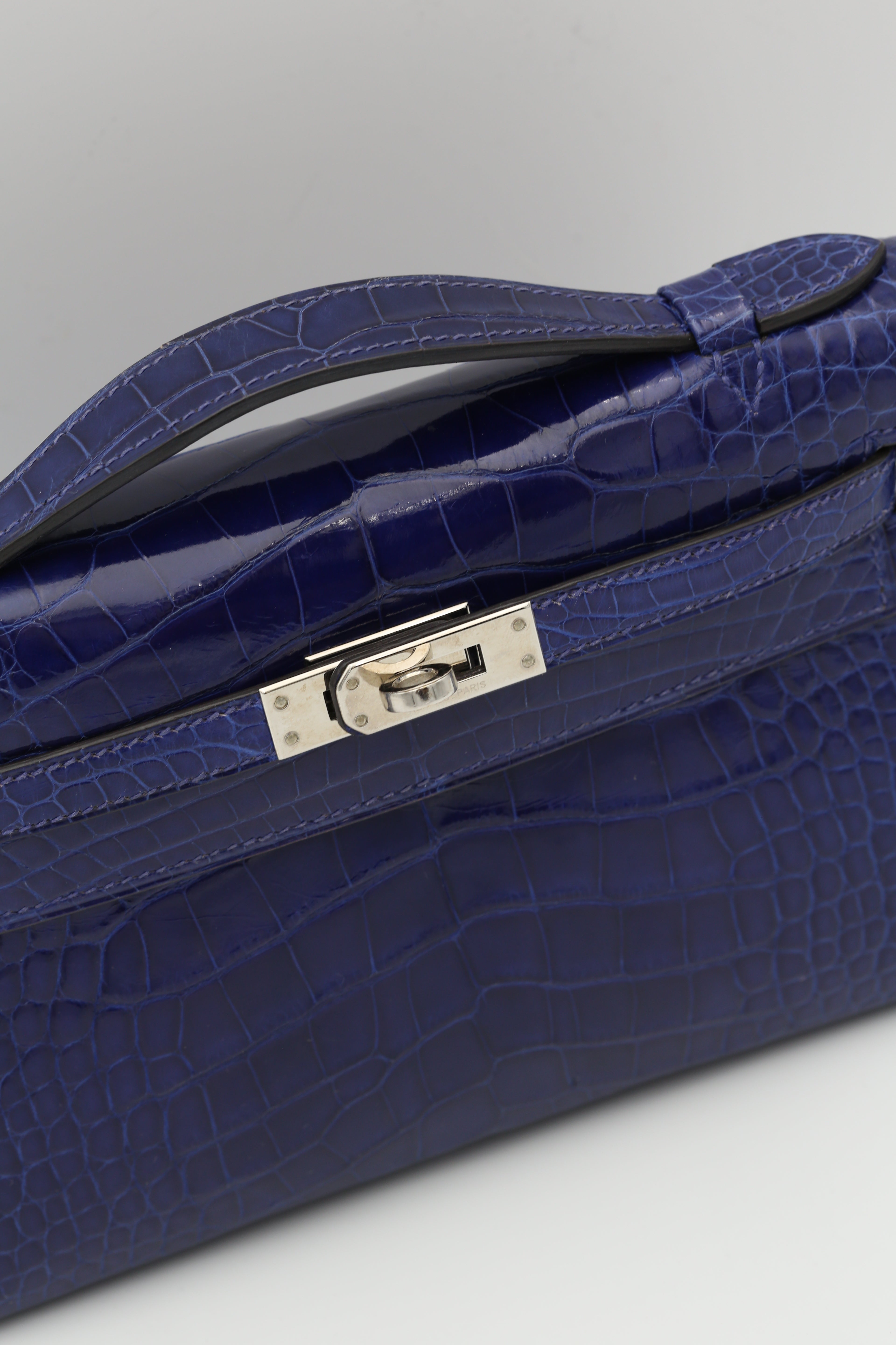 HERMÈS KELLY POCHETTE BLEU ELECTRIQUE SHINY ALLIGATOR SILVER HARDWARE SQUARE Q STAMP