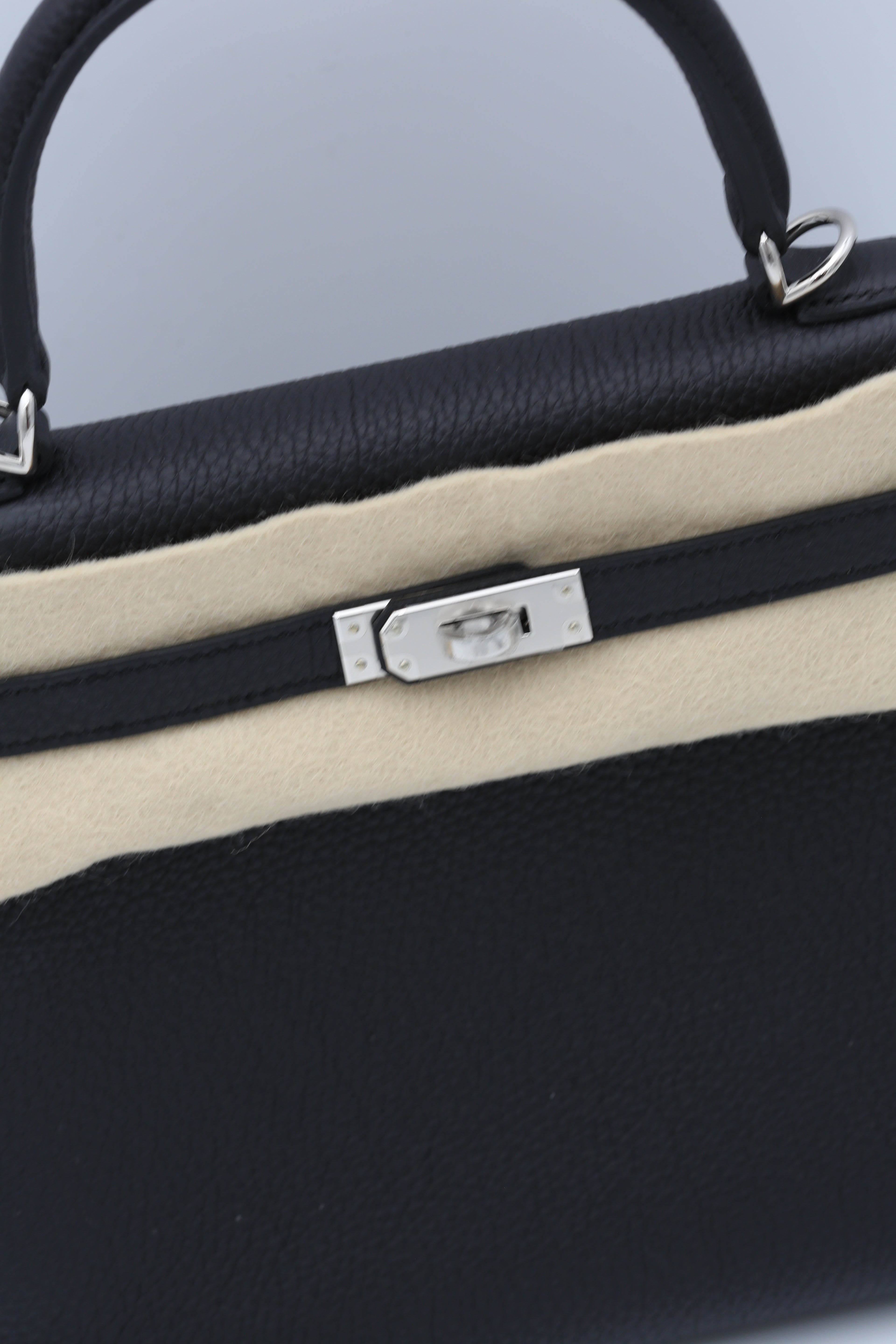 HERMÈS KELLY25 BLACK TOGO SILVER HARDWARE G STAMP
