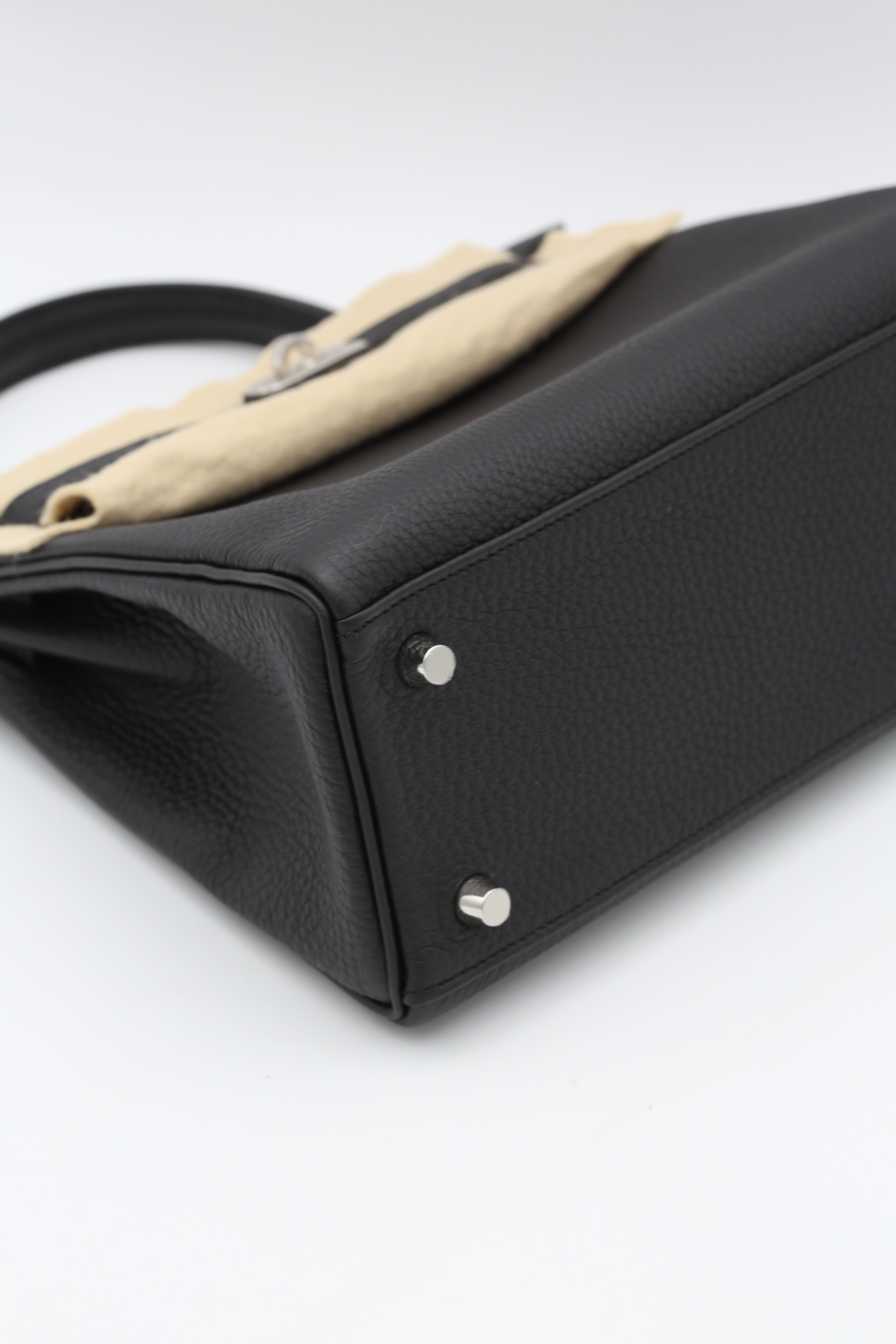 HERMÈS KELLY25 BLACK TOGO SILVER HARDWARE G STAMP
