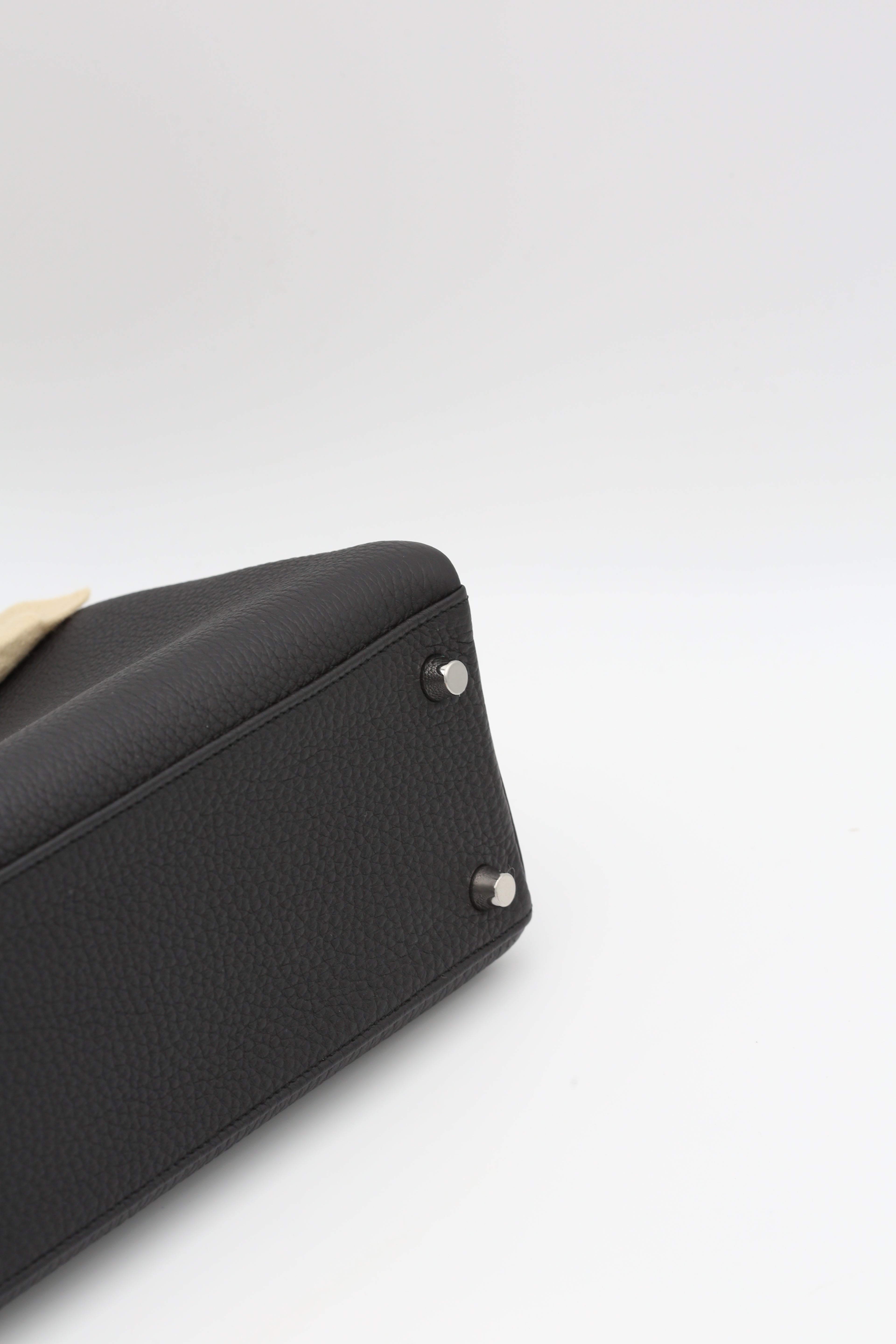 HERMÈS KELLY25 BLACK TOGO SILVER HARDWARE G STAMP