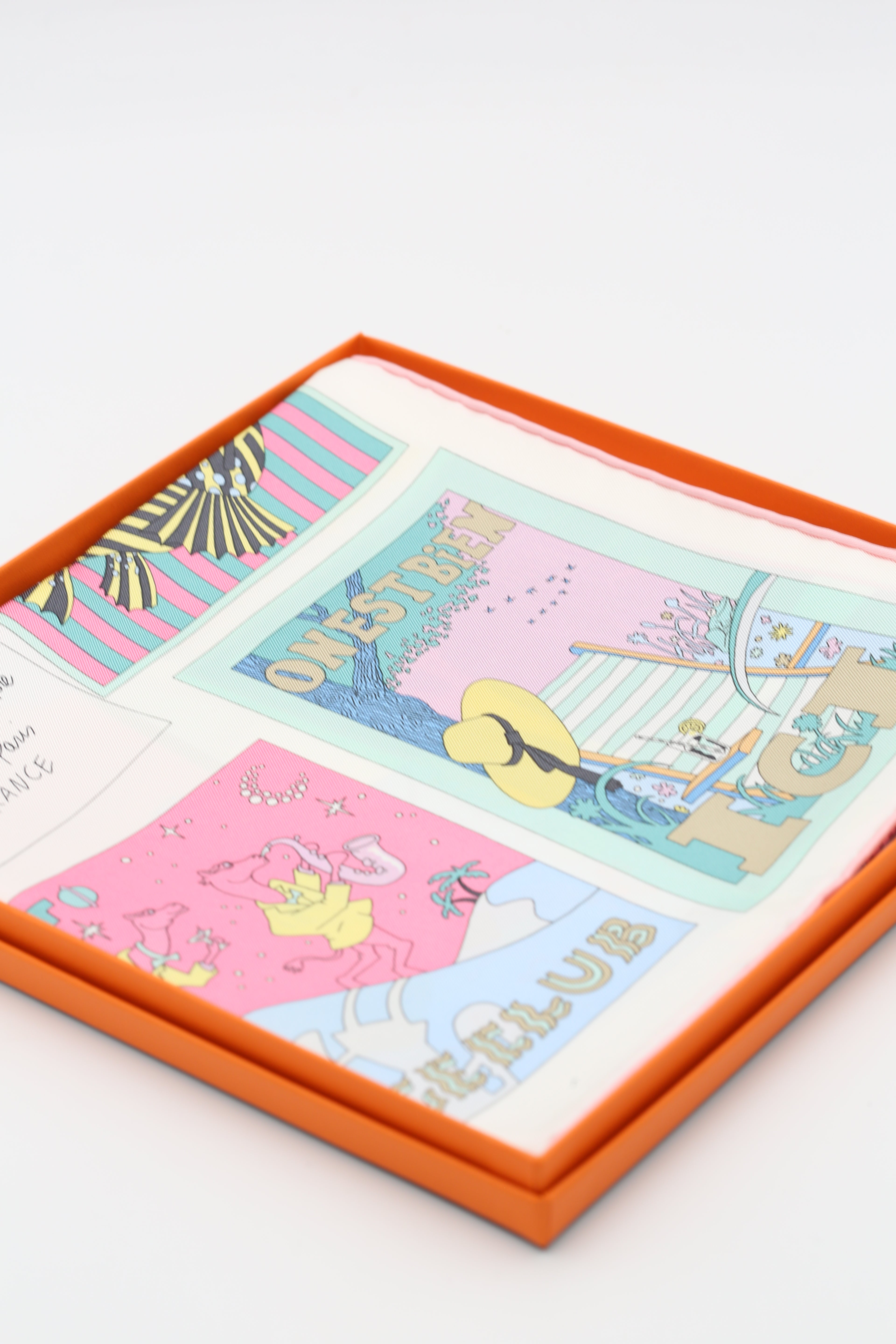 HERMÈS SCARF 90X90 WHITE & PINK