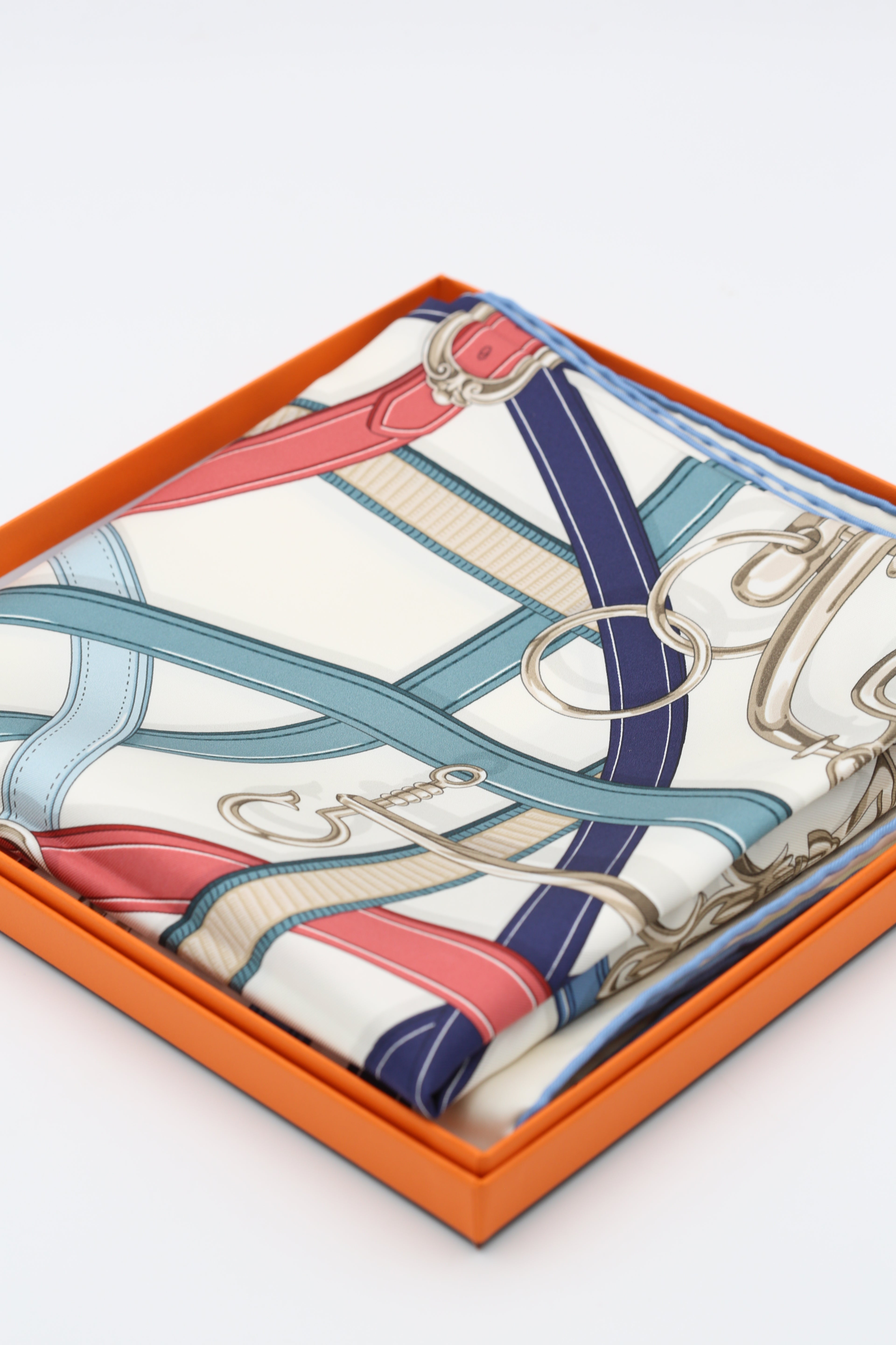 HERMÈS SCARF 90X90 WHITE & BLUE & PINK