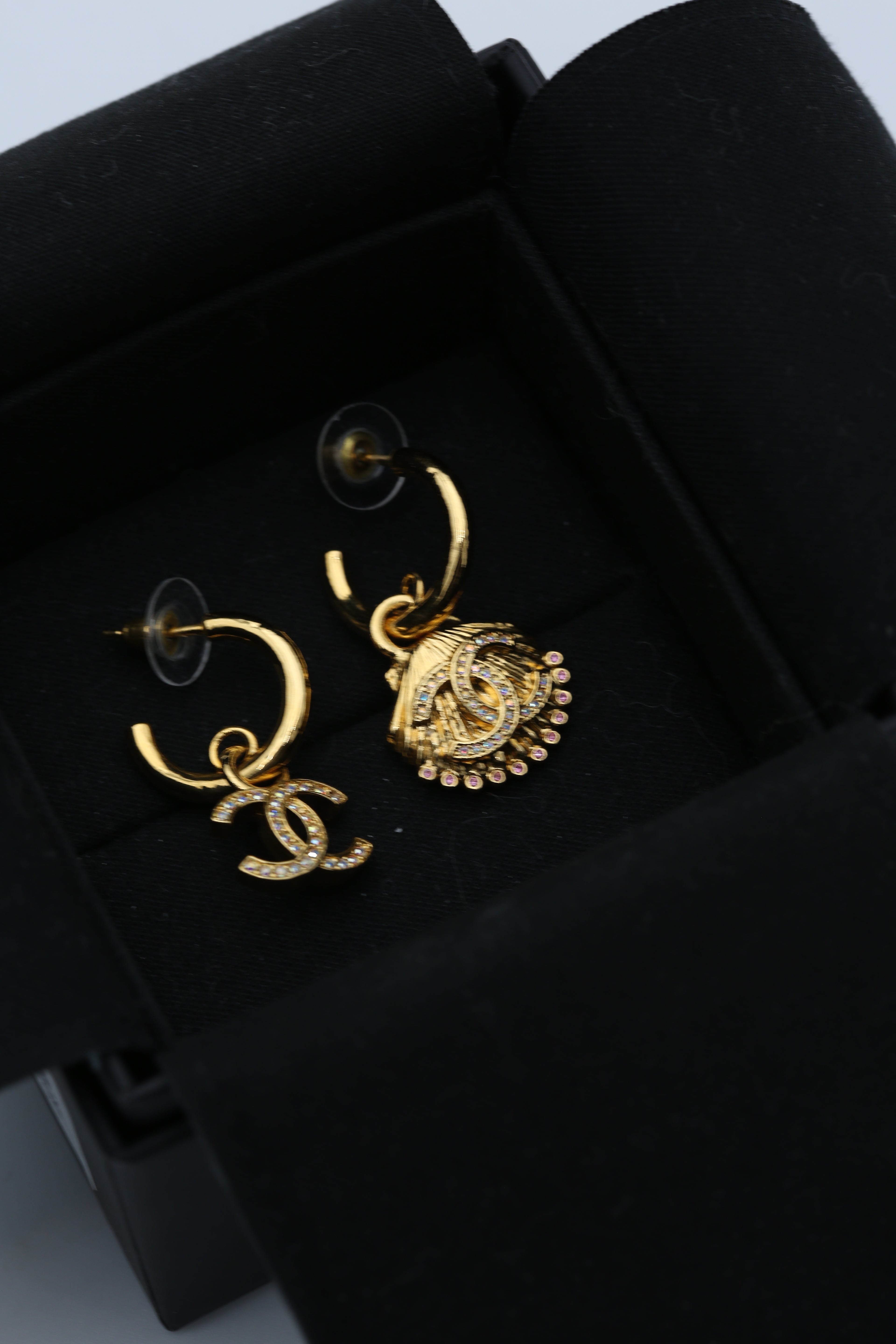 CHANEL EARRINGS GOLD