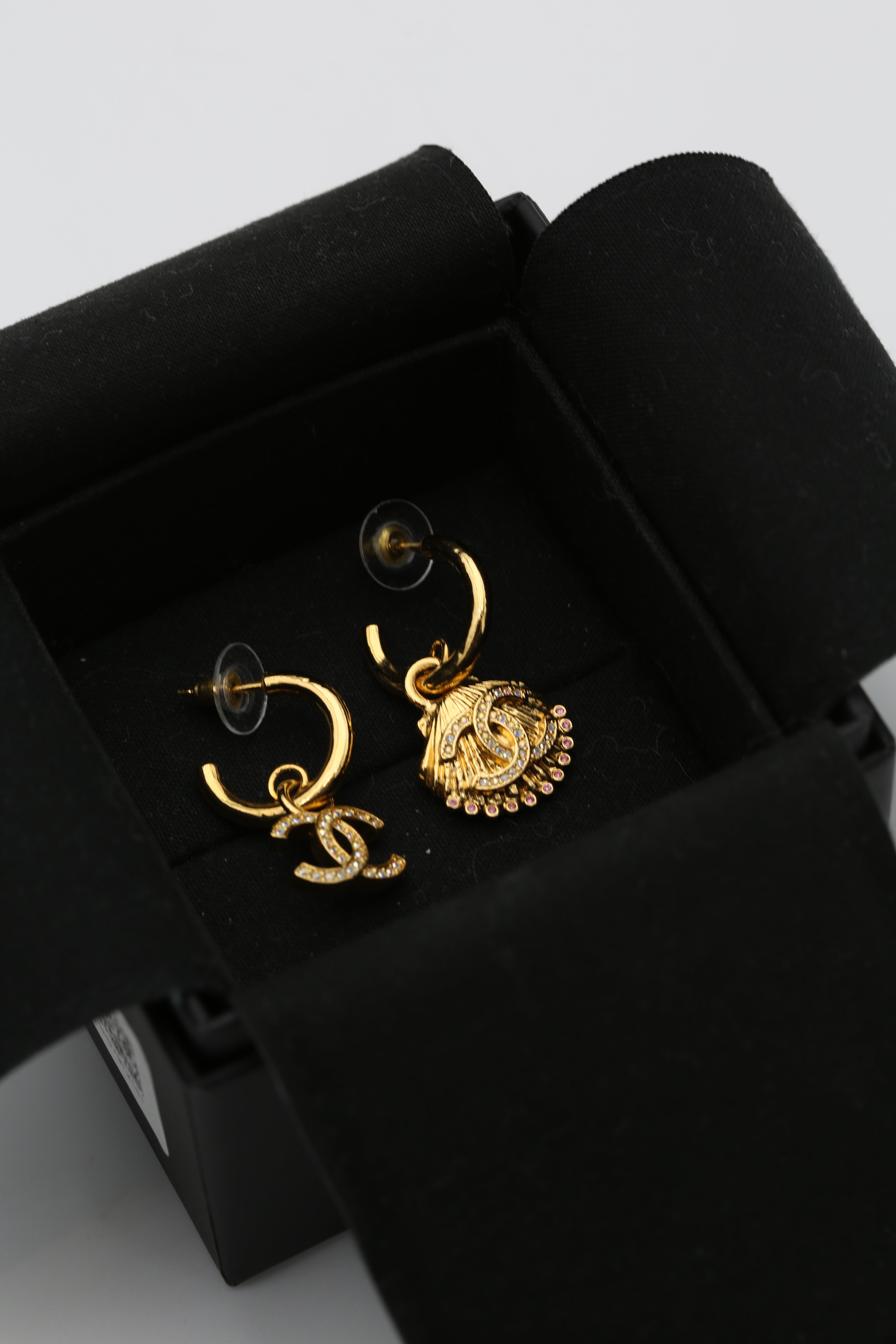 CHANEL EARRINGS GOLD