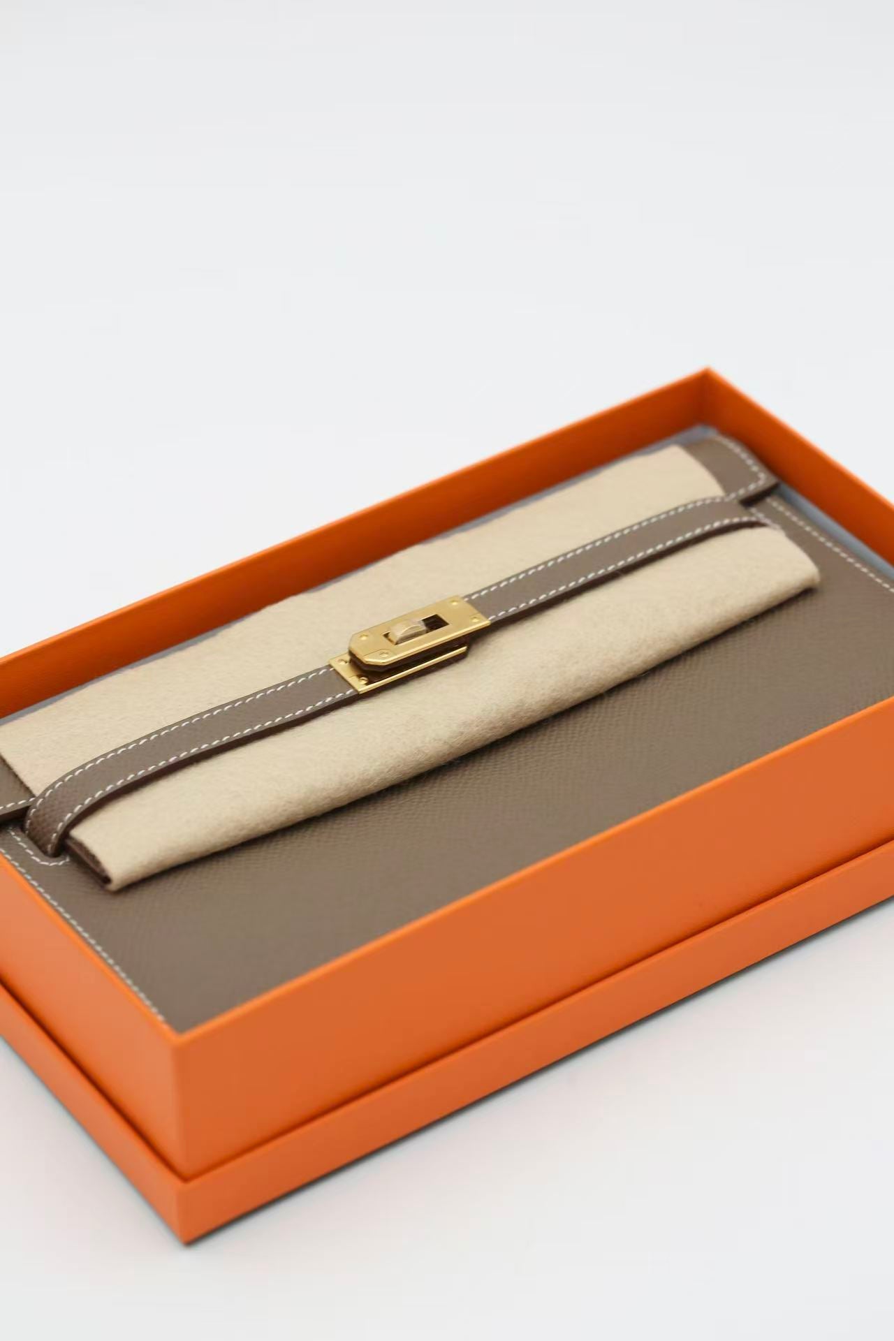 HERMÈS KELLY TO GO ETOUPE GOLD EPSOM